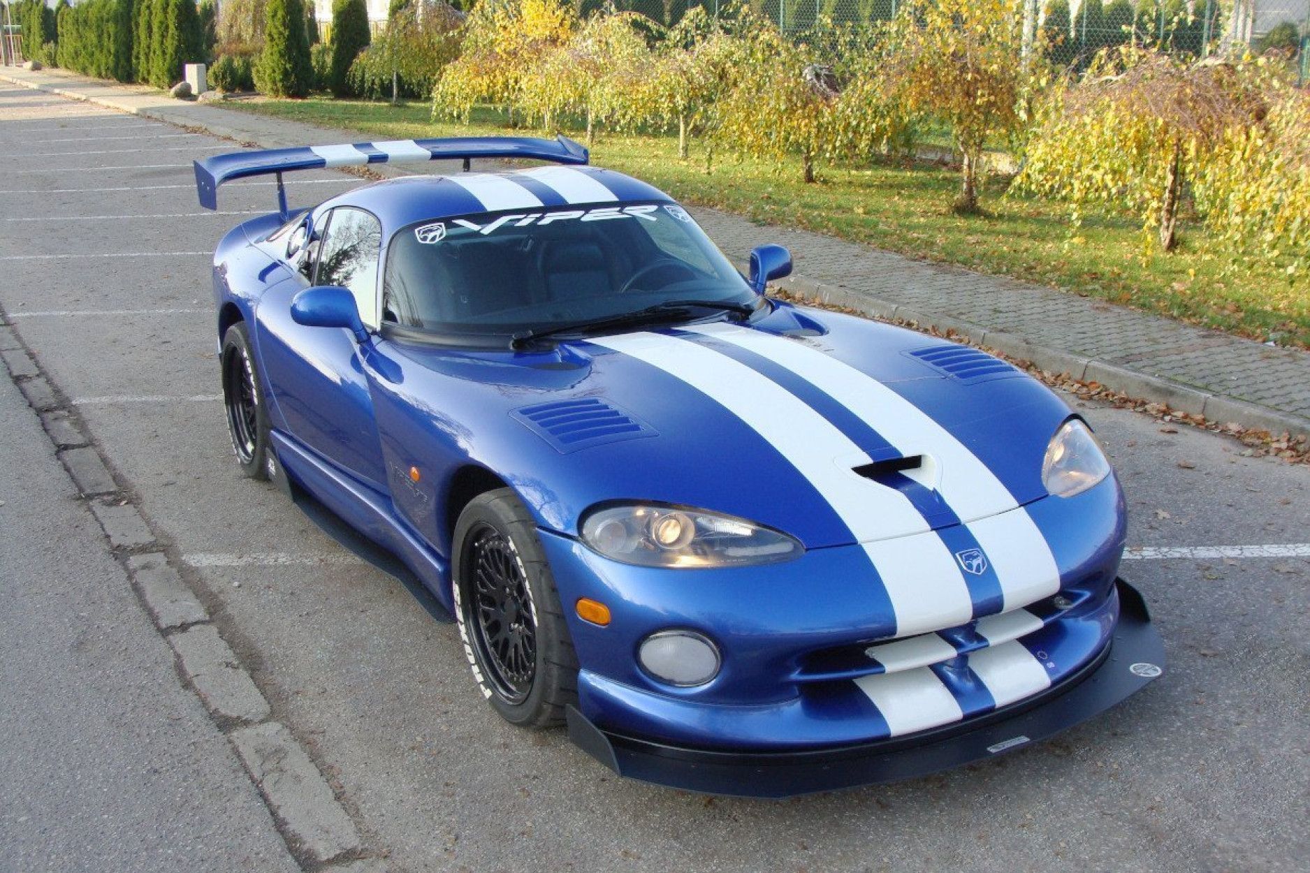 Maxtondesign Frontlippe für Dodge Viper GTS Racing schwarz plastik rau (3) 