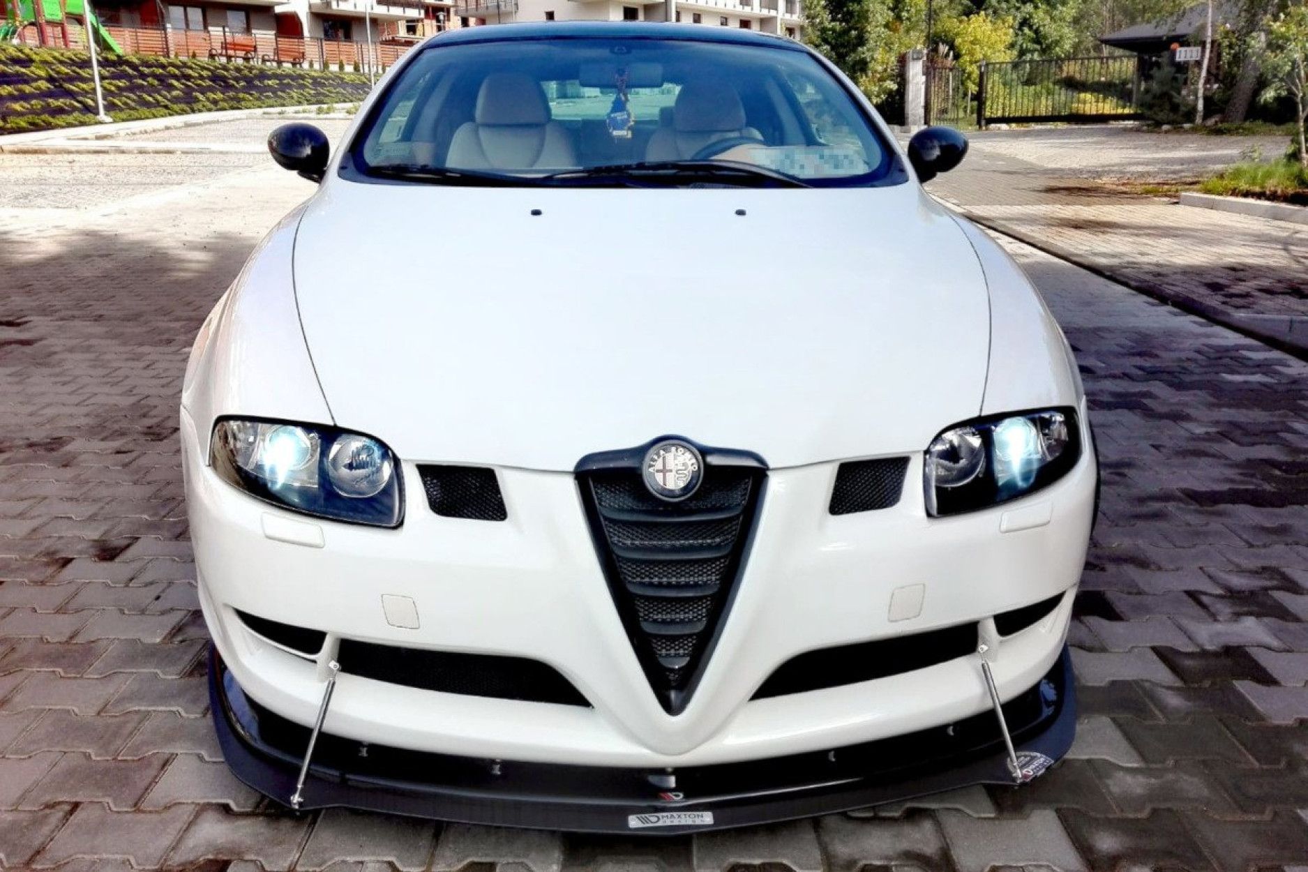 Maxtondesign Frontlippe für Alfa Romeo GT Racing schwarz plastik rau (4) 