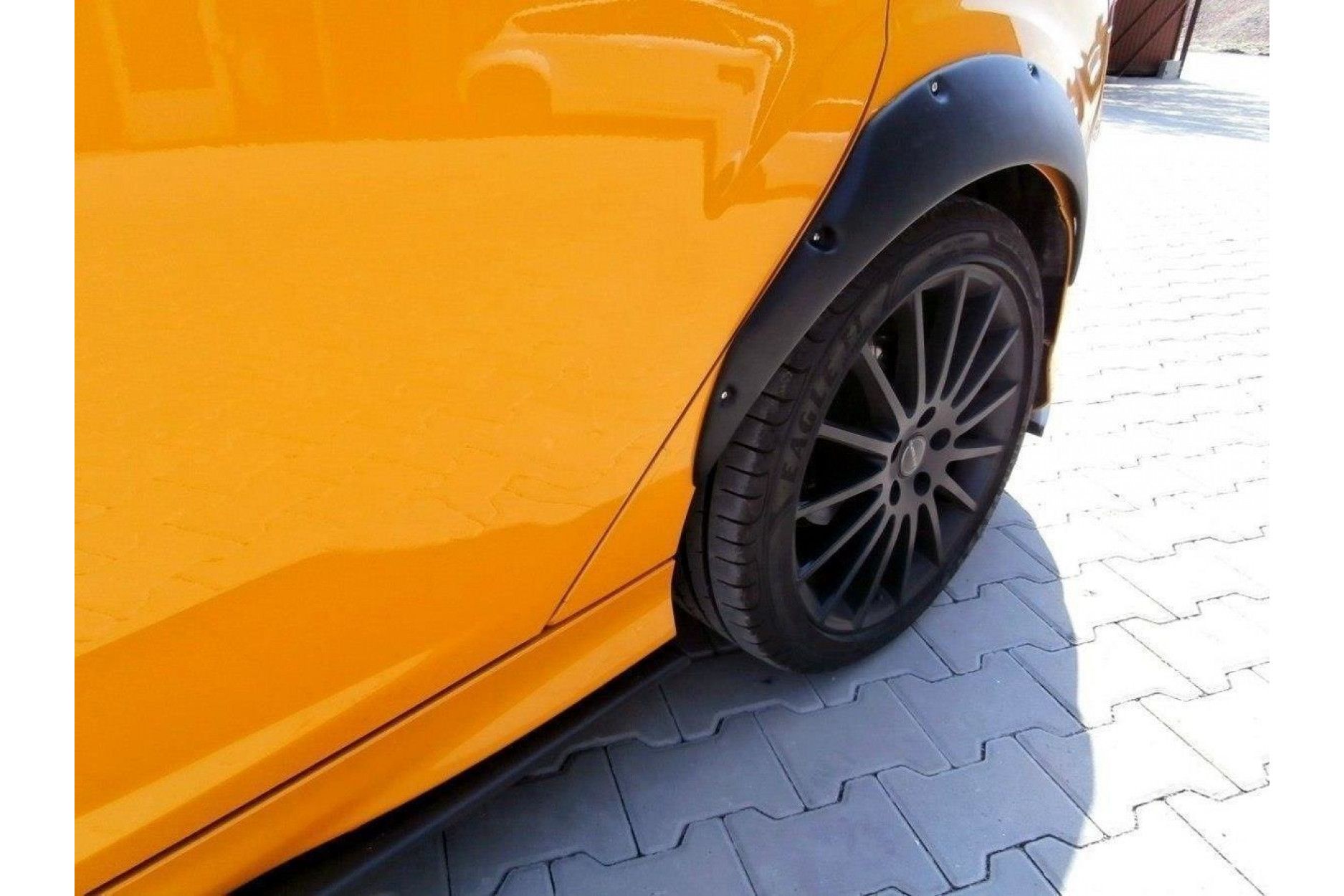 Maxtondesign Kotflügel für Ford Focus MK3 ST schwarz hochglanz (5) 