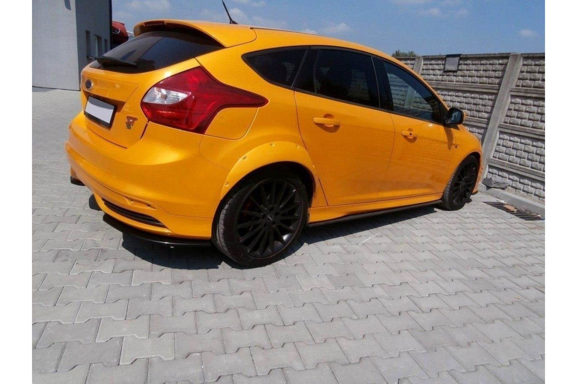 Maxtondesign Kotflügel für Ford Focus MK3 ST schwarz hochglanz (7) 