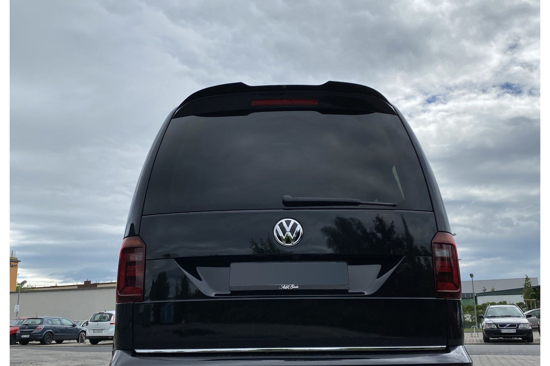 Maxtondesign Spoiler für Volkswagen Caddy MK4 schwarz hochglanz (3) 