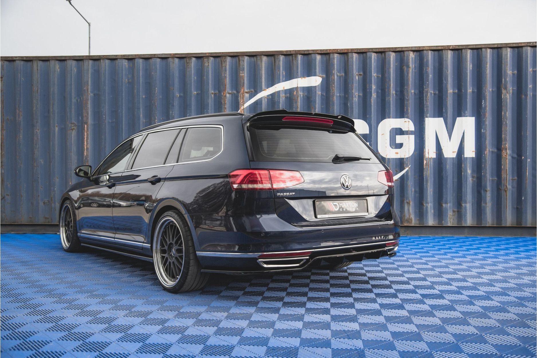 Maxtondesign Diffusor für Volkswagen Passat MK8|B8 Mit Balken schwarz hochglanz (2) 