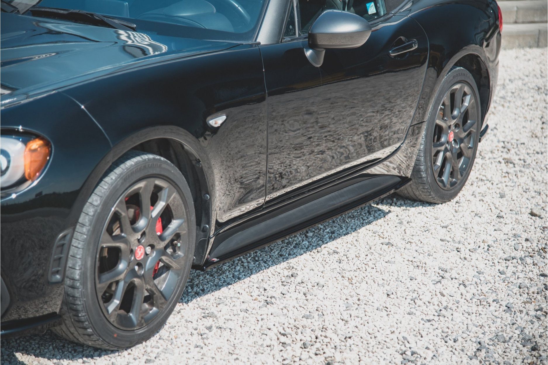 Maxtondesign Seitenschweller für Fiat 124 Spider Abarth schwarz hochglanz (2) 