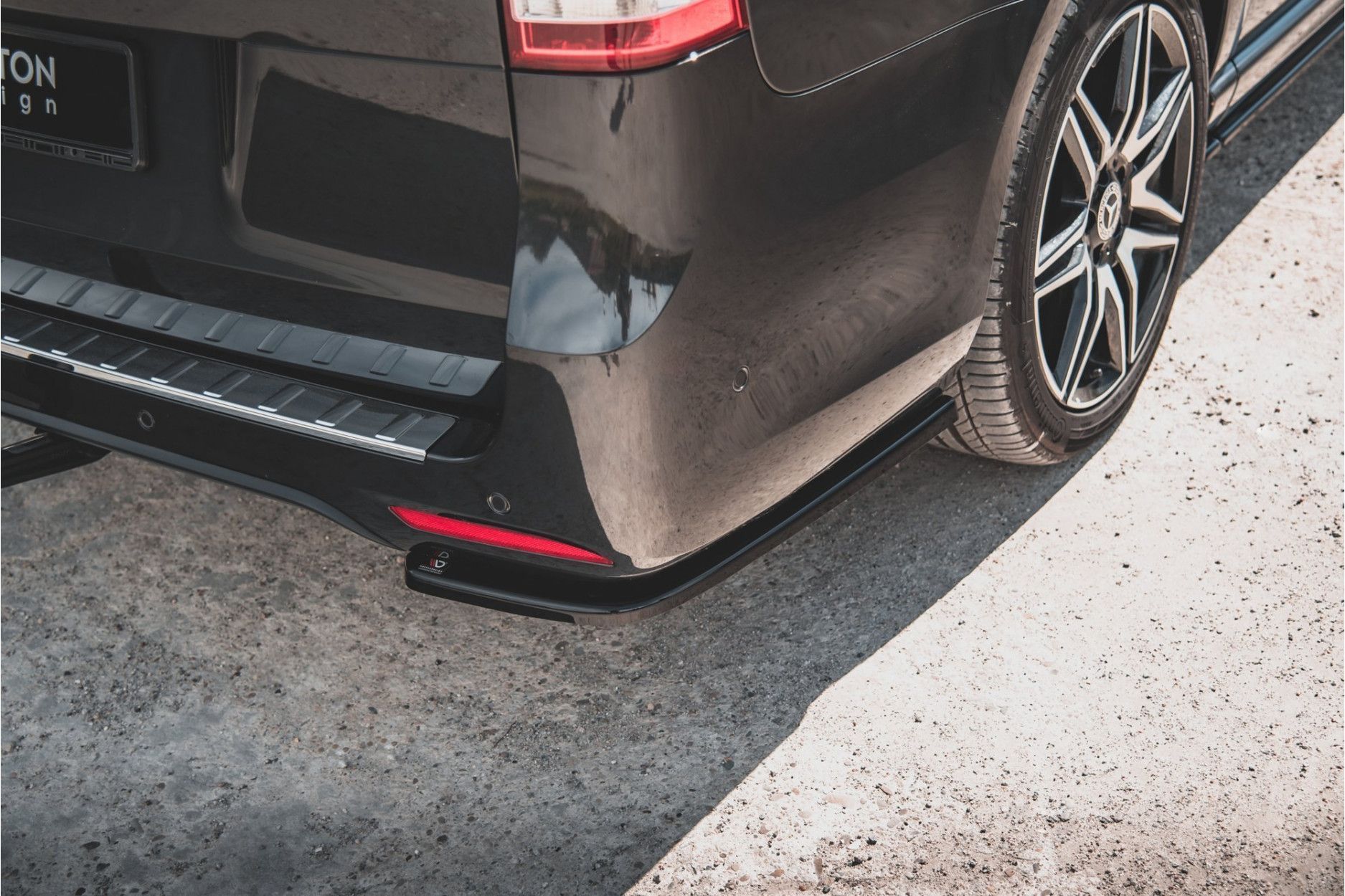 Maxtondesign Diffusor Erweiterung li/re V.1 für Mercedes Benz V-Klasse MK4 AMG-Paket Facelift schwarz hochglanz (3) 