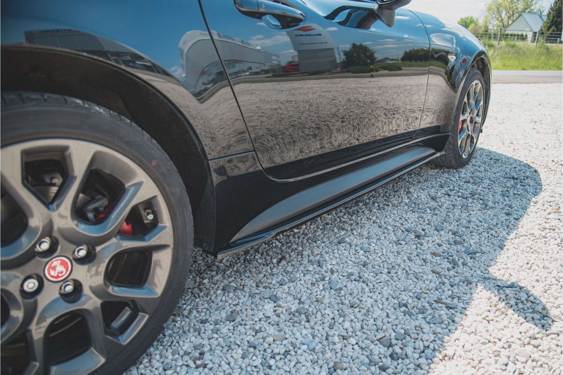 Maxtondesign Seitenschweller für Fiat 124 Spider Abarth schwarz hochglanz (4) 