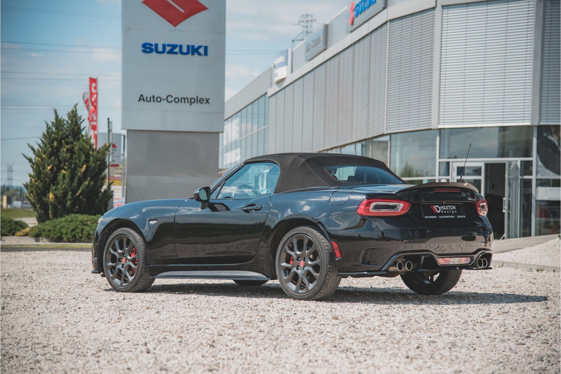 Maxtondesign Seitenschweller für Fiat 124 Spider Abarth schwarz hochglanz (6) 