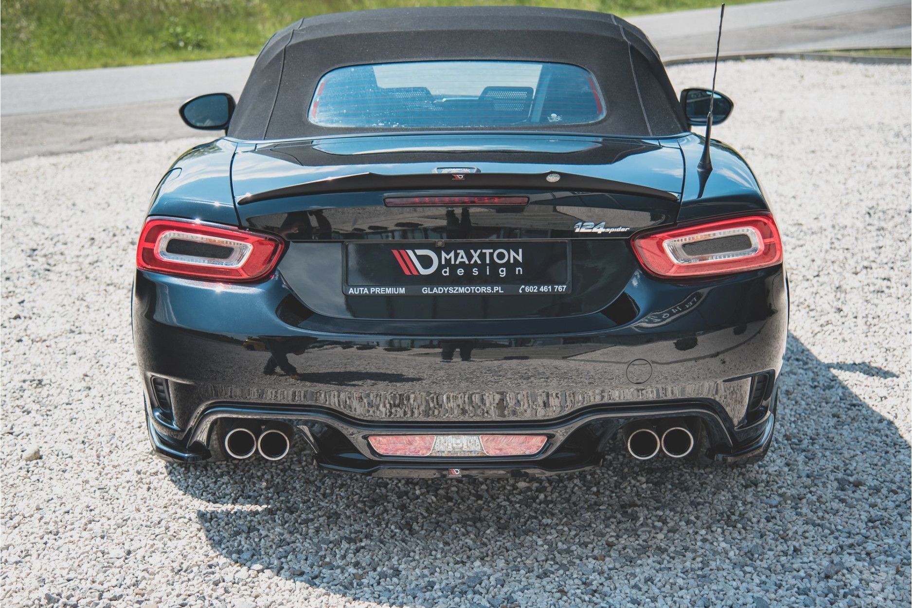 Maxtondesign Diffusor für Fiat 124 Spider Abarth schwarz hochglanz (4) 