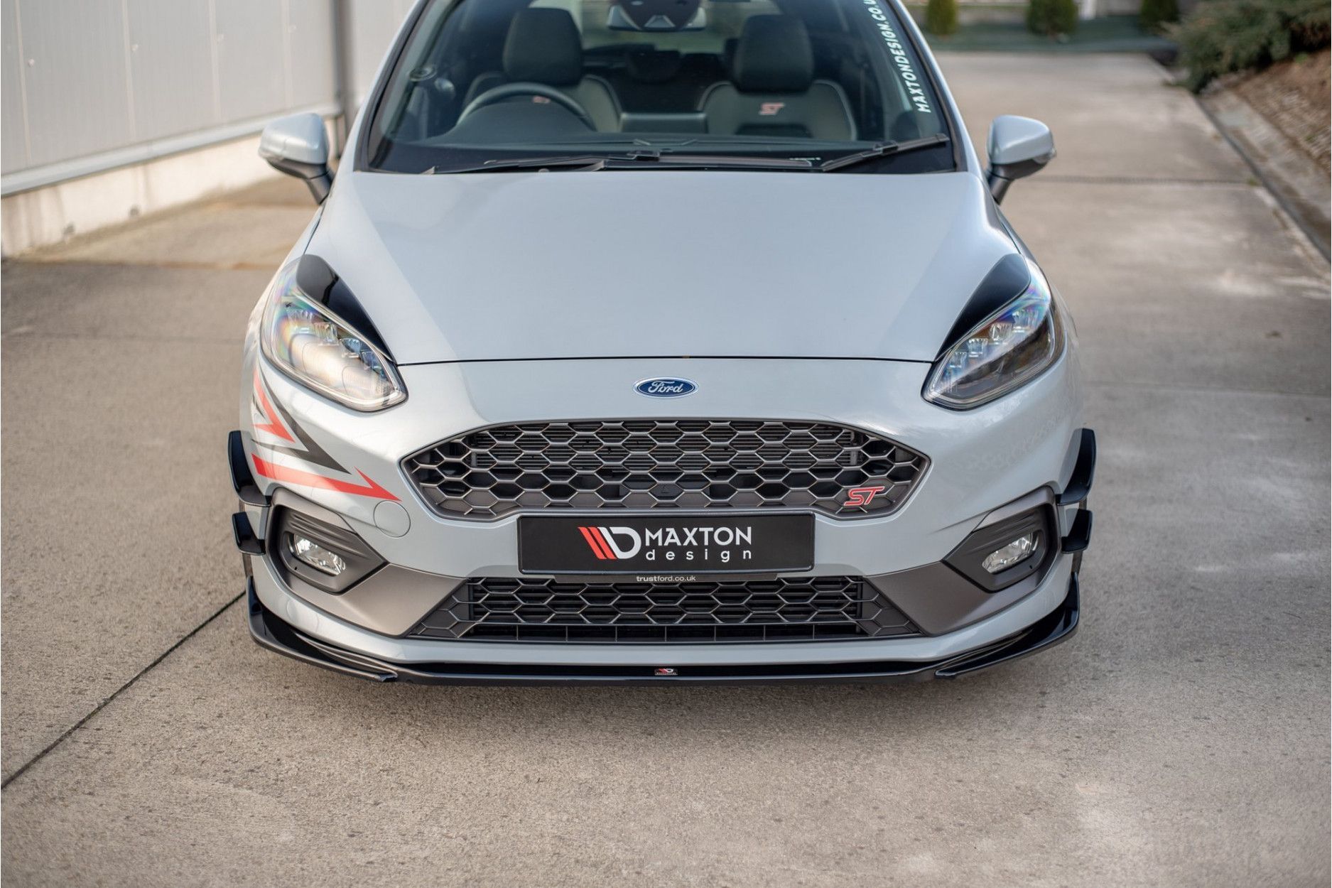 Maxtondesign Frontlippe V.4 für Ford Fiesta MK8 ST|ST-Line schwarz hochglanz (3) 