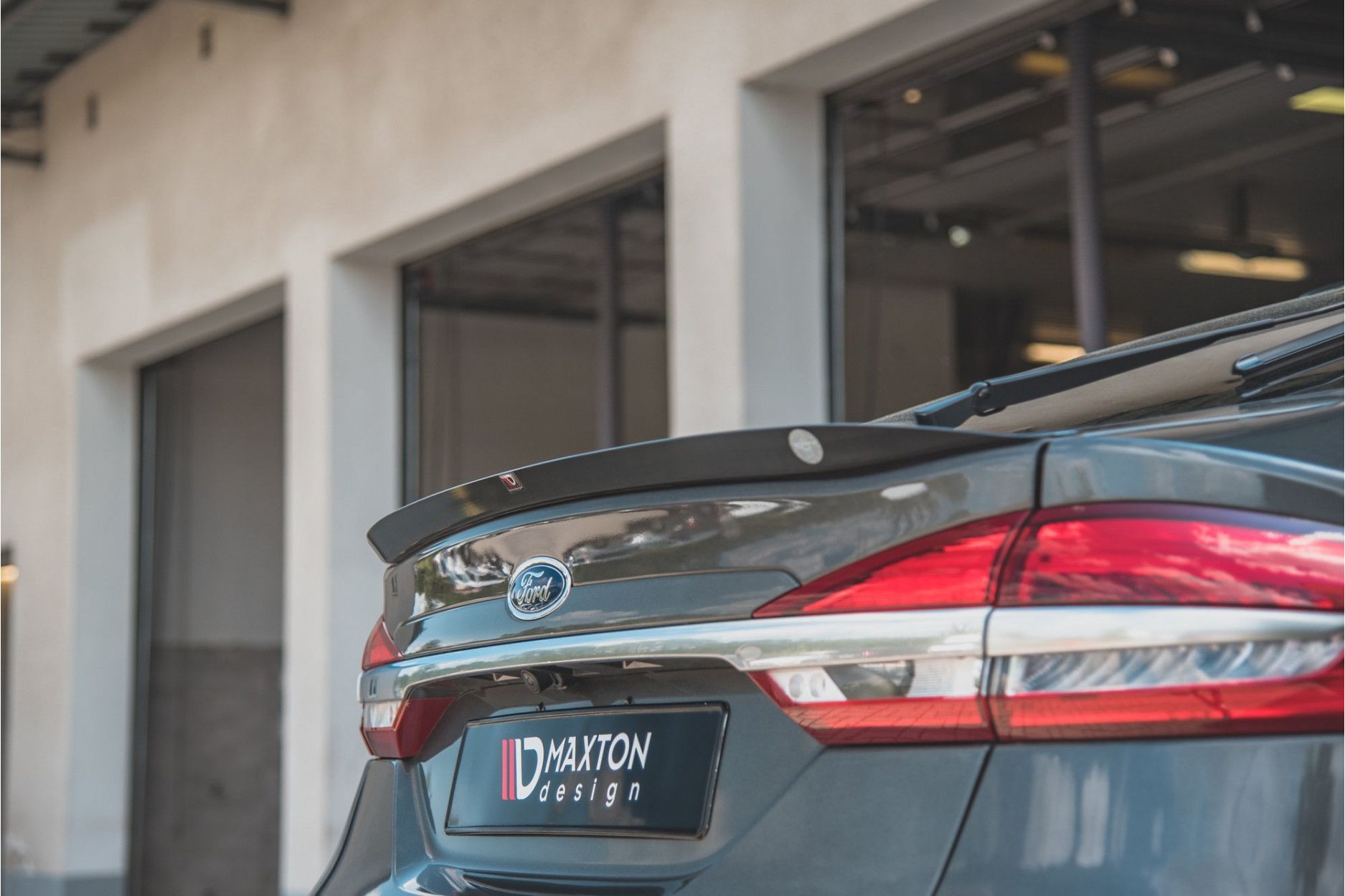 Maxtondesign Spoiler für Ford Mondeo MK5 Facelift schwarz hochglanz (2) 