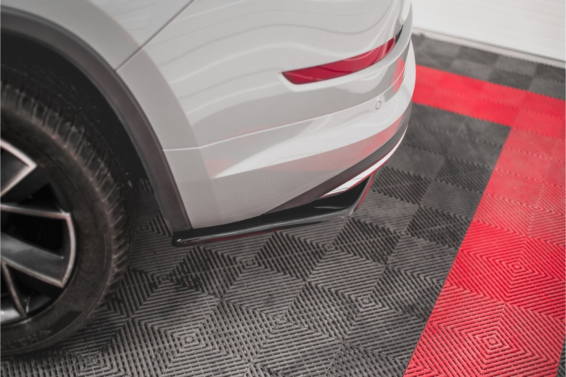 Maxtondesign Diffusor Erweiterung li/re für Skoda Kodiaq MK1 Sportline schwarz hochglanz (5) 