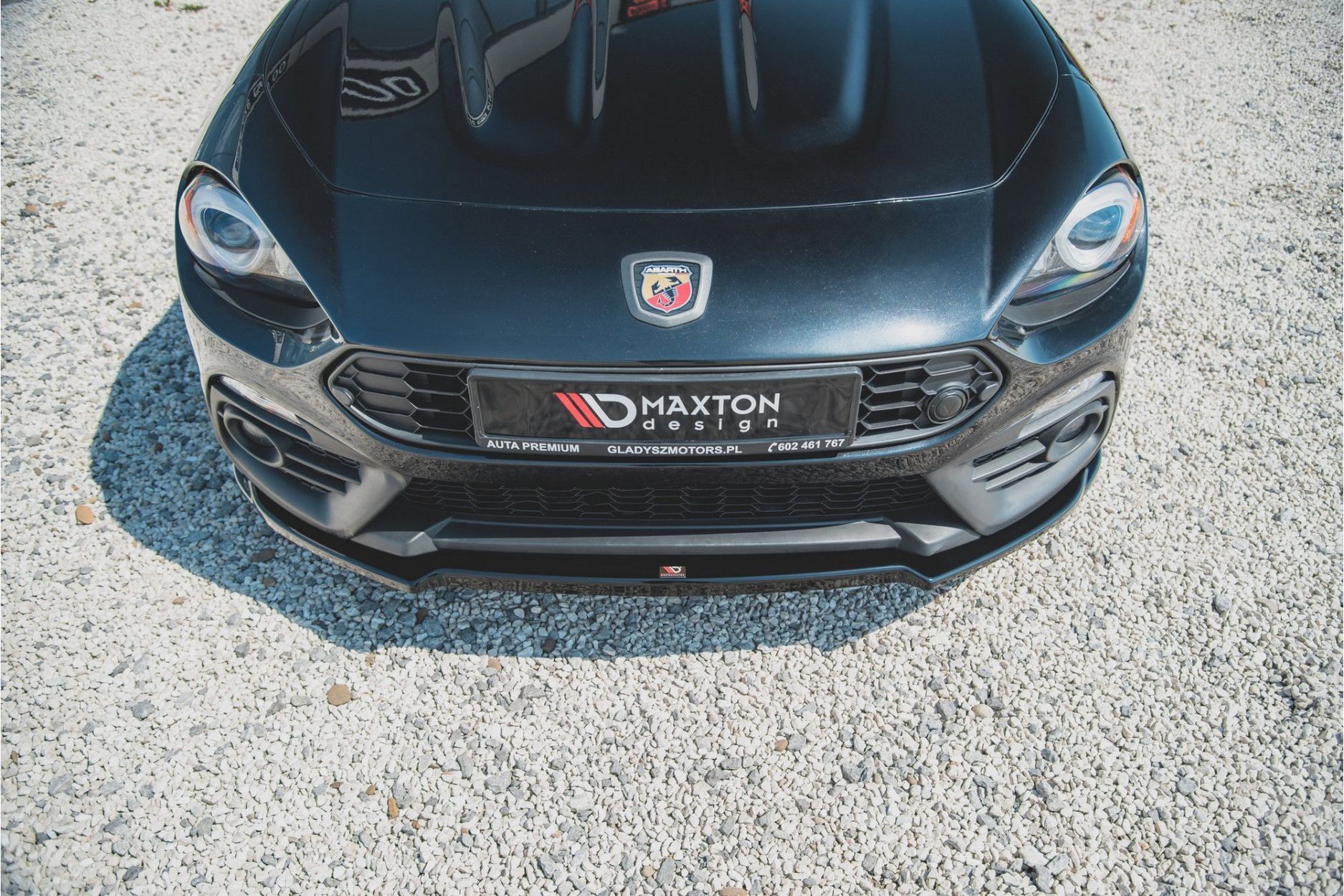 Maxtondesign Frontlippe für Fiat 124 Spider Abarth schwarz hochglanz (3) 