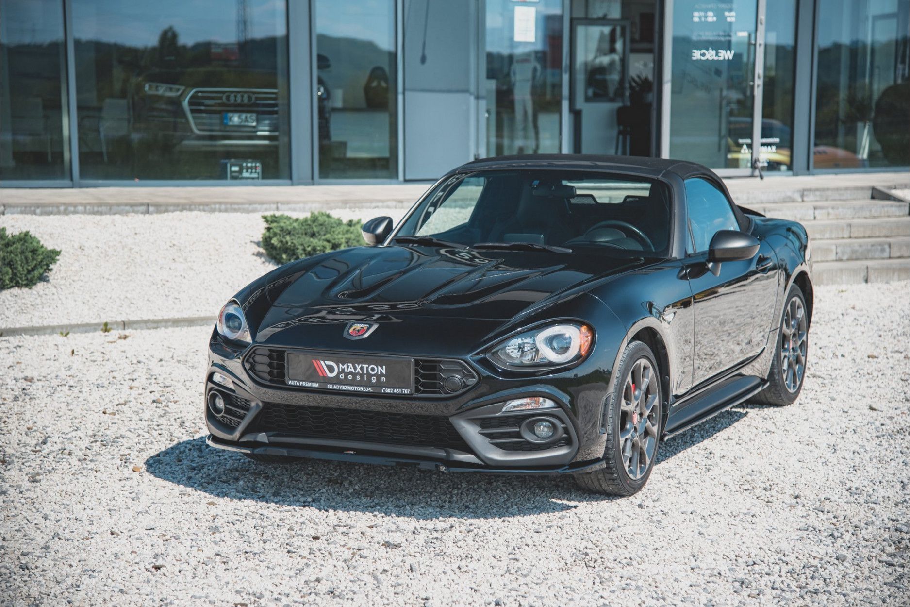 Maxtondesign Frontlippe für Fiat 124 Spider Abarth schwarz hochglanz (2) 
