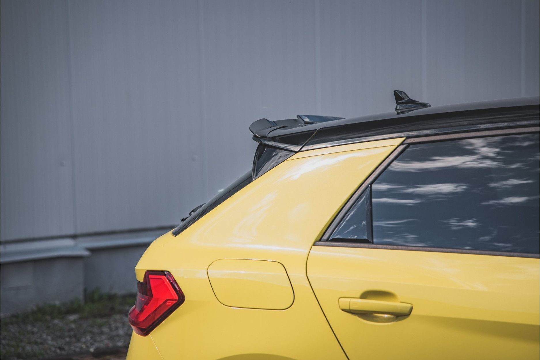 Maxtondesign Spoiler für Audi A1 GB S-Line schwarz hochglanz (4) 