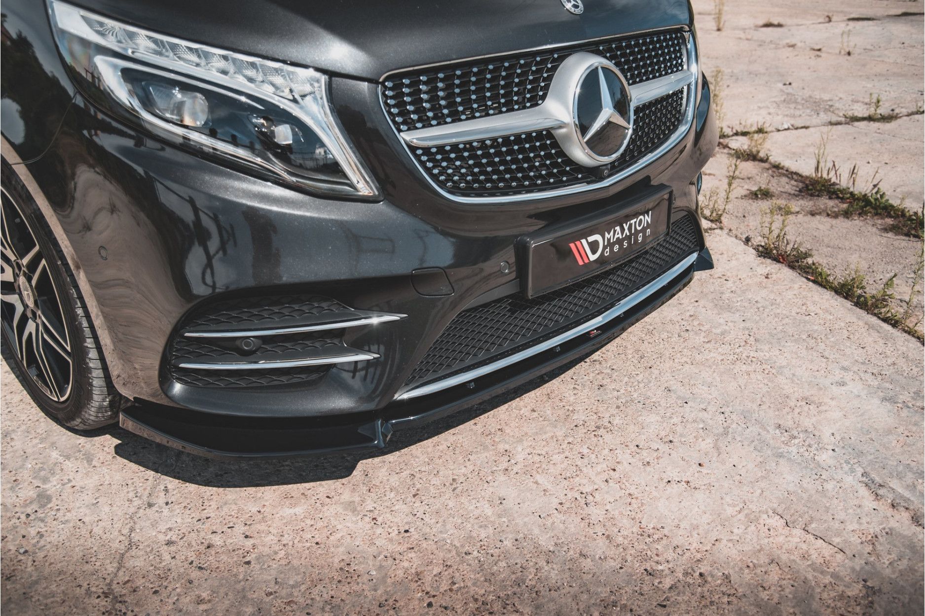 Maxtondesign Frontlippe V.3 für Mercedes Benz V-Klasse W447 AMG-Paket Facelift schwarz hochglanz (3) 