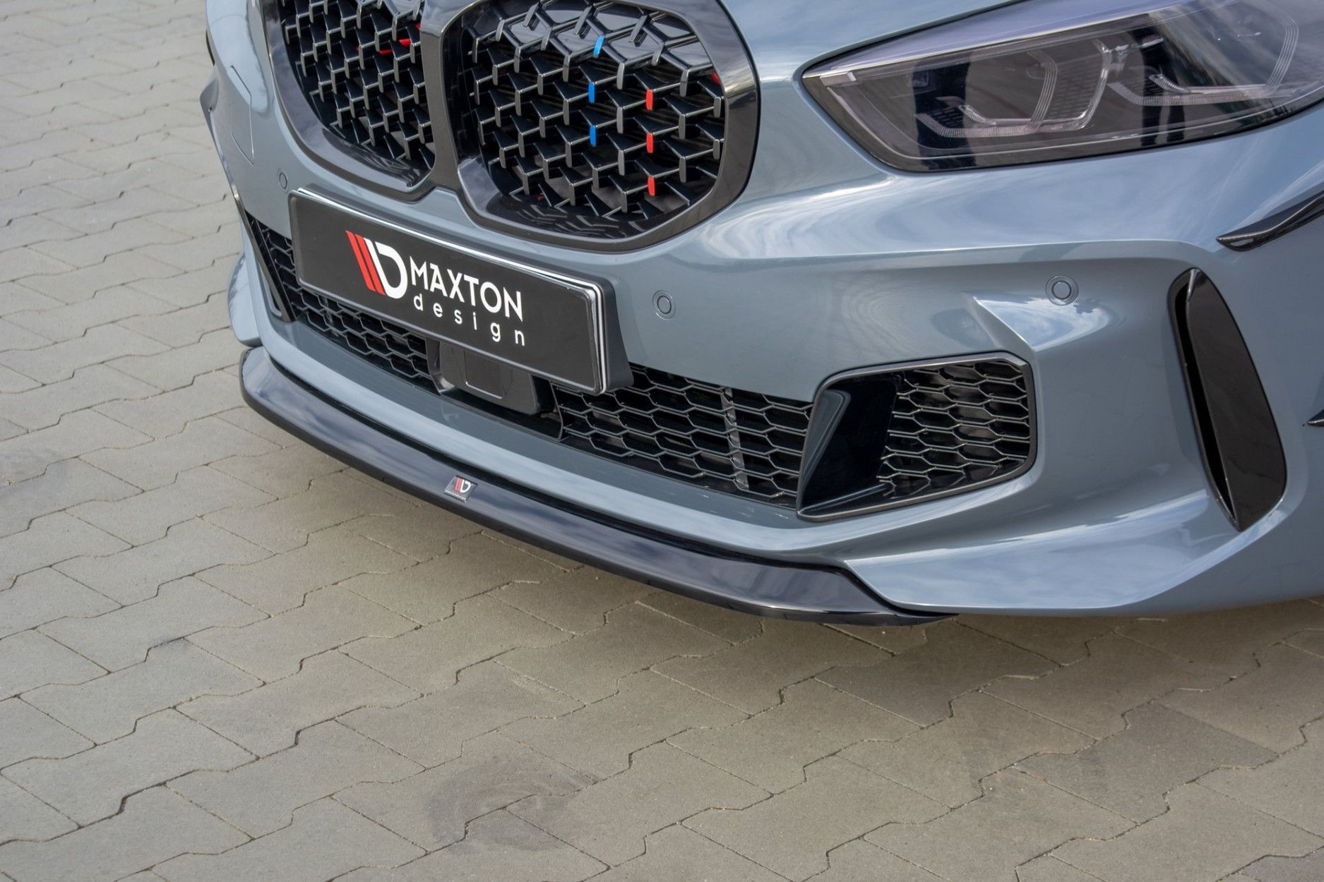 Maxtondesign Frontlippe V.2 für BMW 1er F40 M135i|M-Paket schwarz hochglanz (3) 