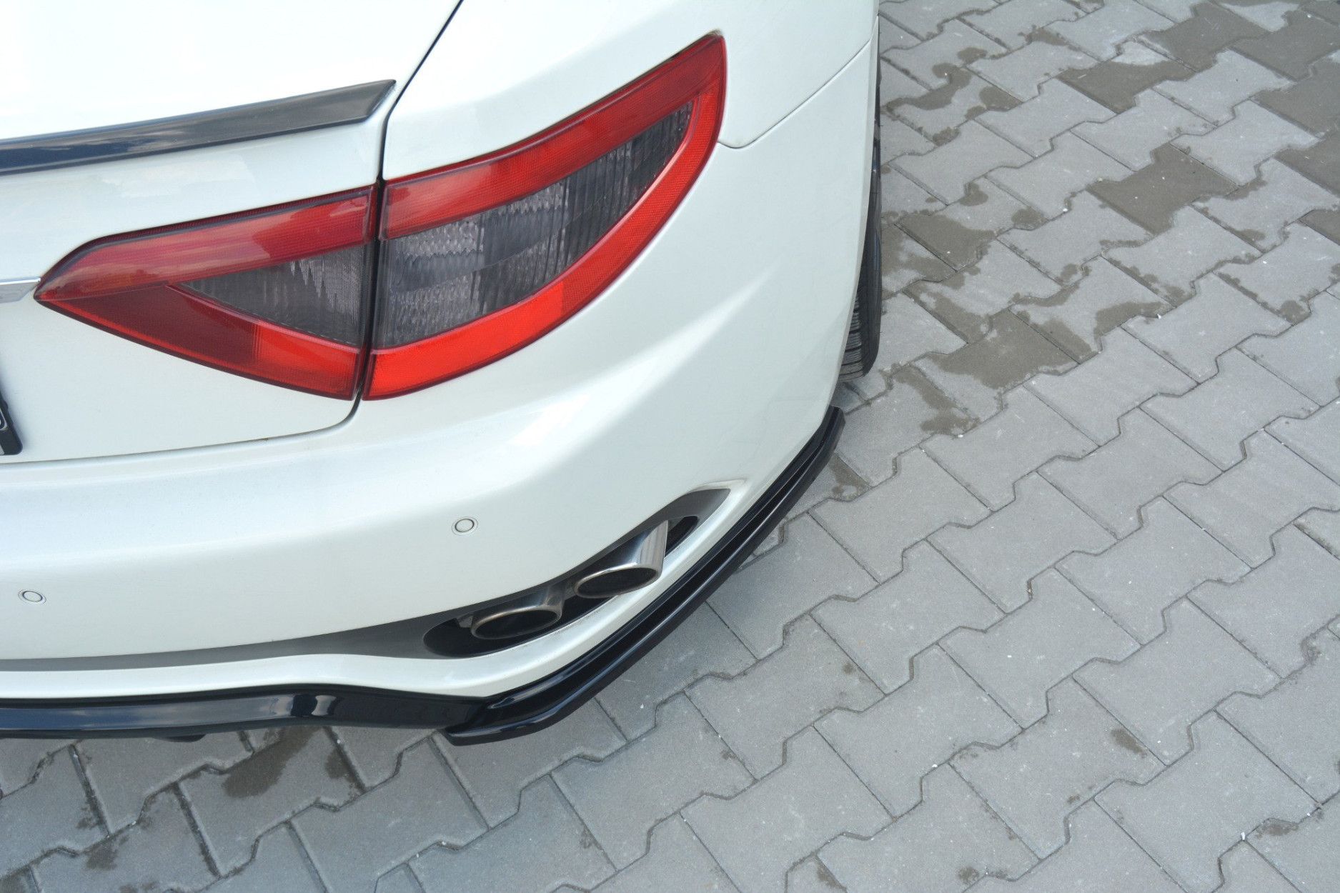 Maxtondesign Diffusor Erweiterung li/re für Maserati Granturismo schwarz hochglanz (4) 