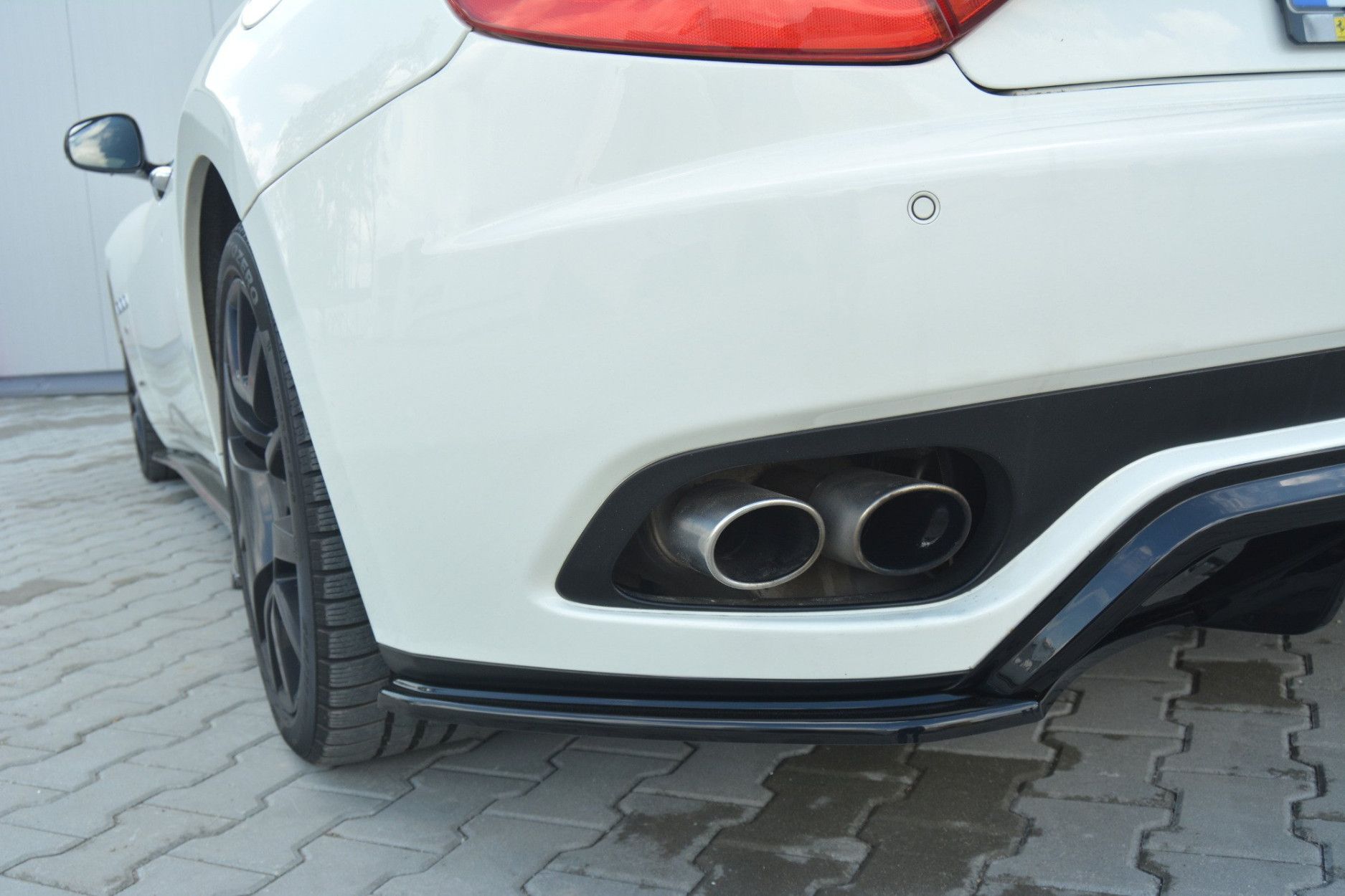 Maxtondesign Diffusor Erweiterung li/re für Maserati Granturismo schwarz hochglanz (3) 