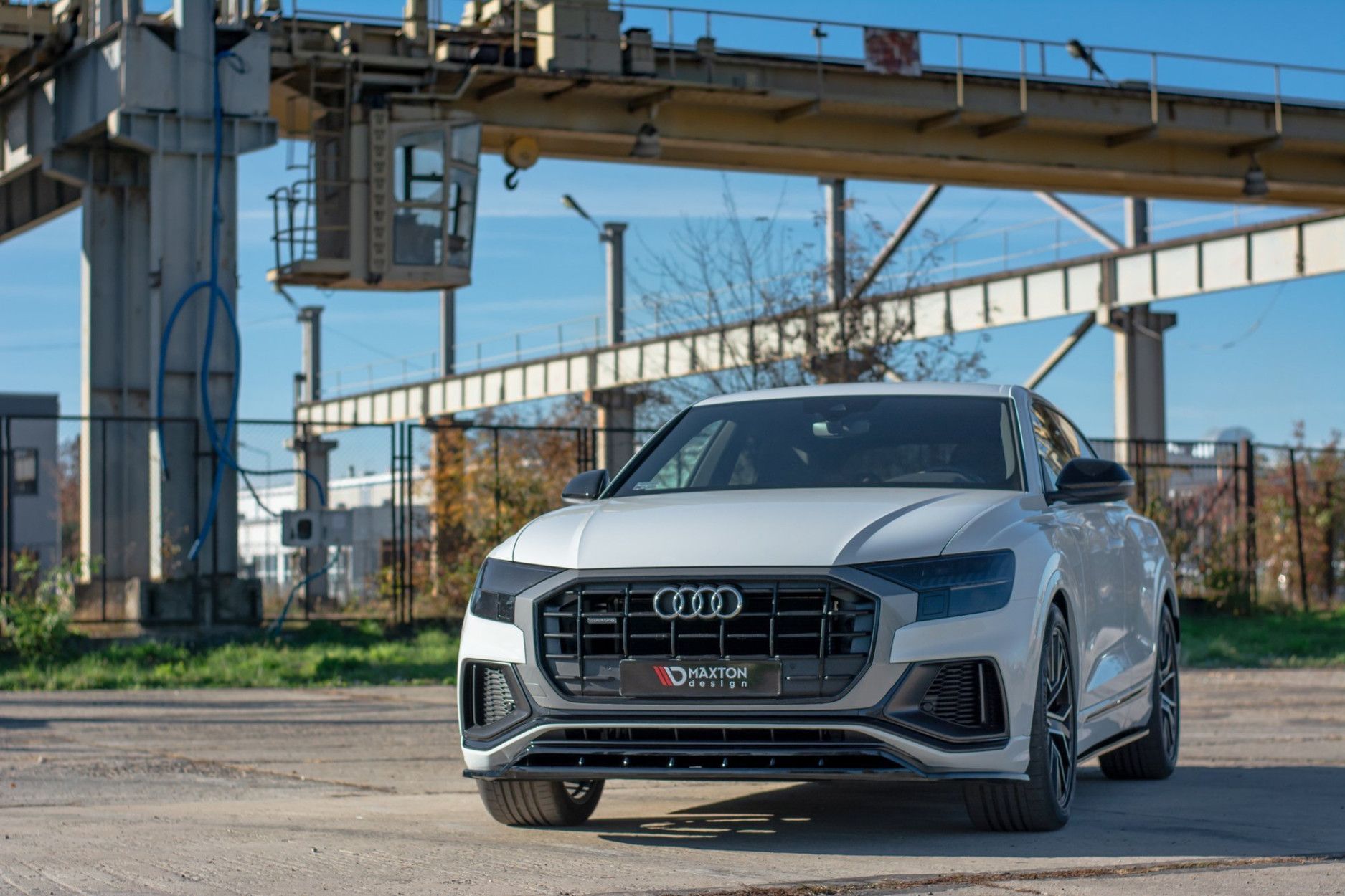 Maxtondesign Frontlippe für Audi Q8 MK1 S-Line schwarz hochglanz (2) 