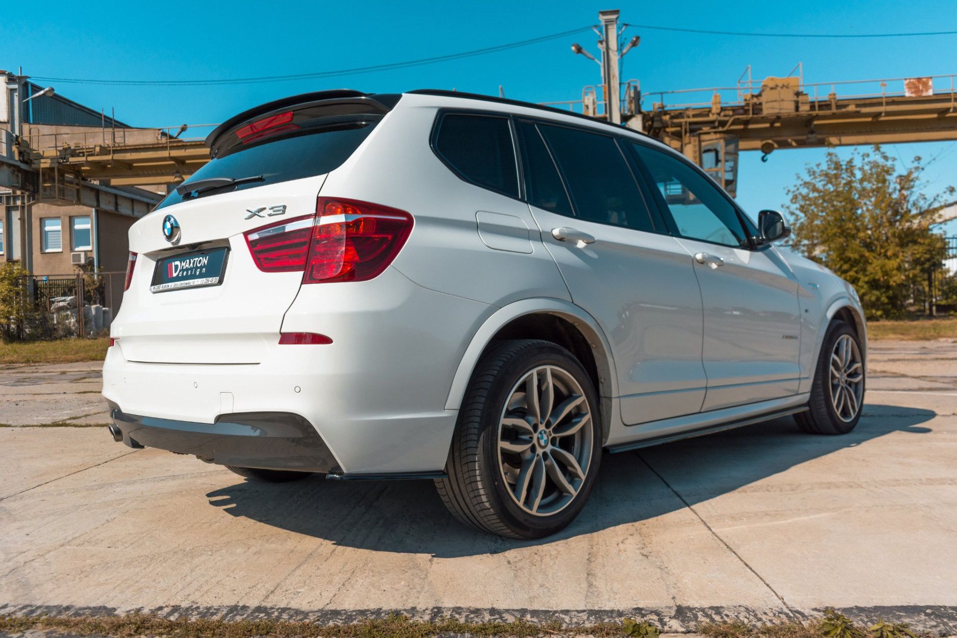 Maxtondesign Spoiler für BMW X3 F25 M-Paket Facelift schwarz hochglanz (2) 