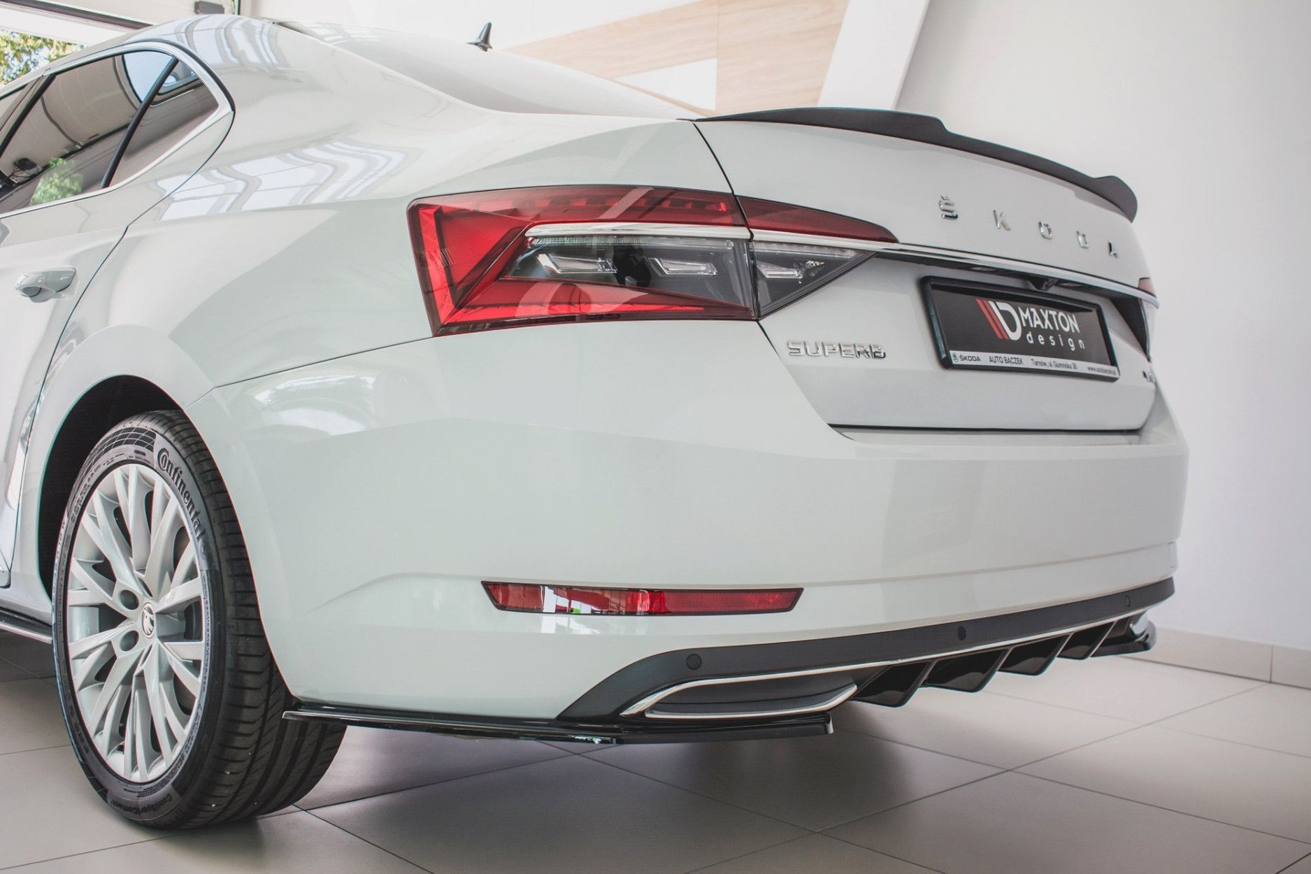 Maxtondesign Diffusor für Skoda Superb MK3 Facelift schwarz hochglanz (2) 