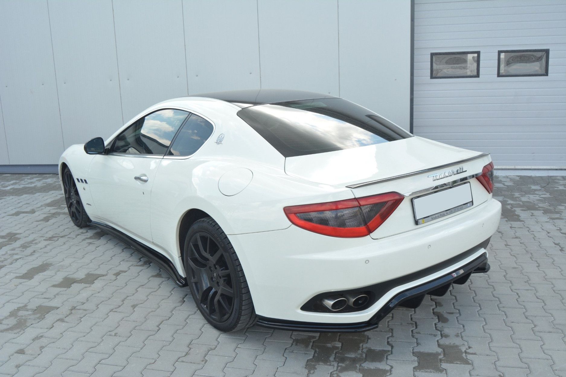 Maxtondesign Diffusor Erweiterung li/re für Maserati Granturismo schwarz hochglanz (2) 