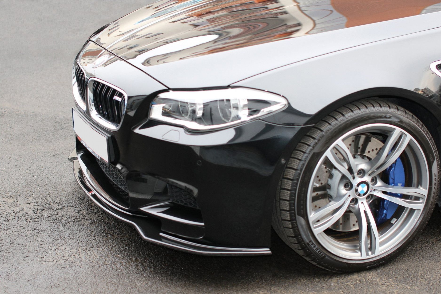 Maxtondesign Frontlippe für BMW 5er F10 M5 schwarz hochglanz (2) 
