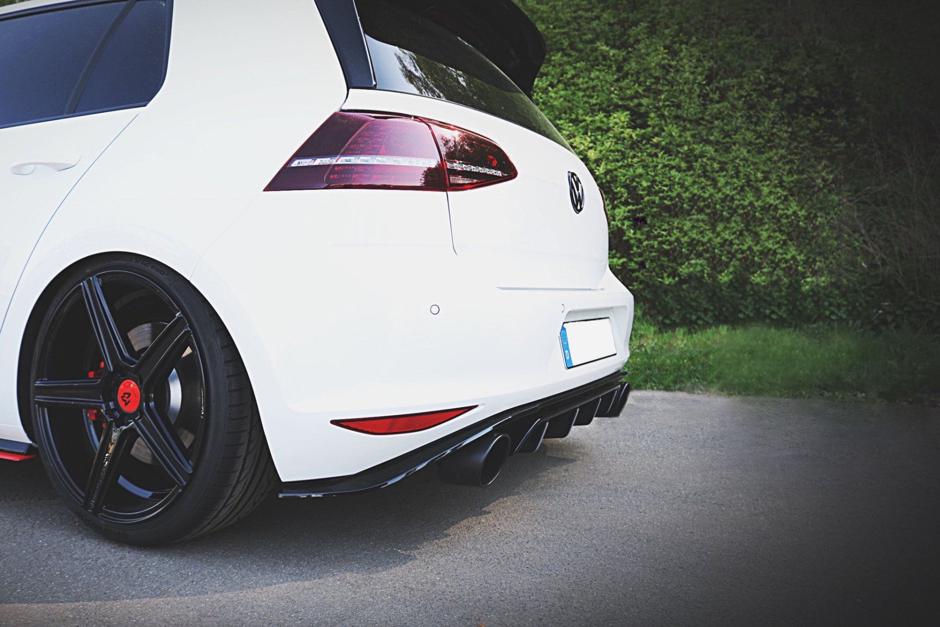 Maxtondesign Diffusor für Volkswagen Golf MK7|Golf 7 GTI Clubsport schwarz hochglanz (2) 
