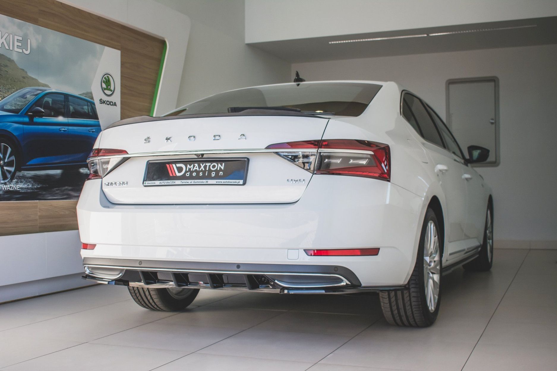 Maxtondesign Diffusor für Skoda Superb MK3 Facelift schwarz hochglanz (5) 