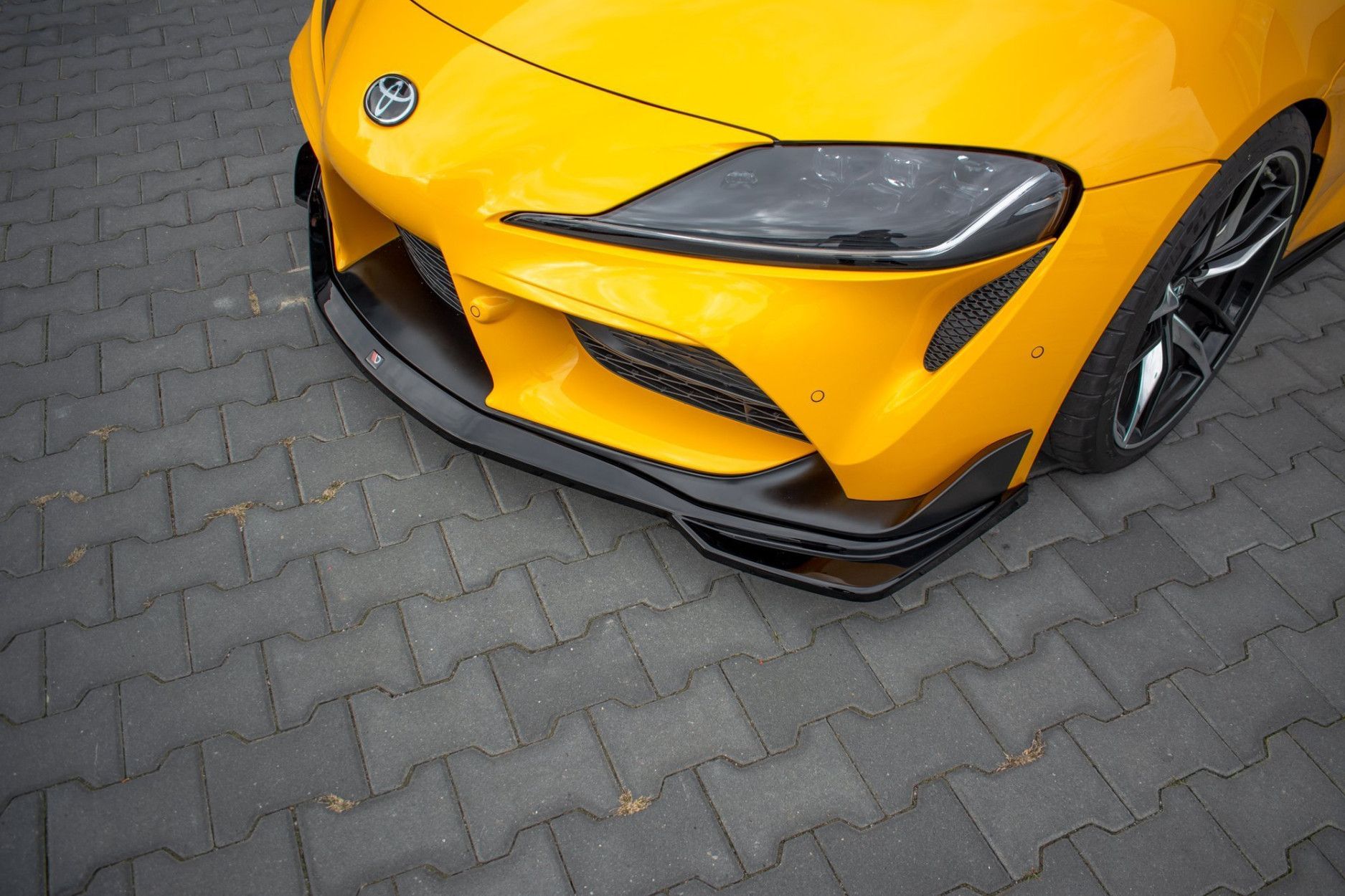 Maxtondesign Frontlippe V.1 für Toyota Supra MK5 schwarz hochglanz (3) 