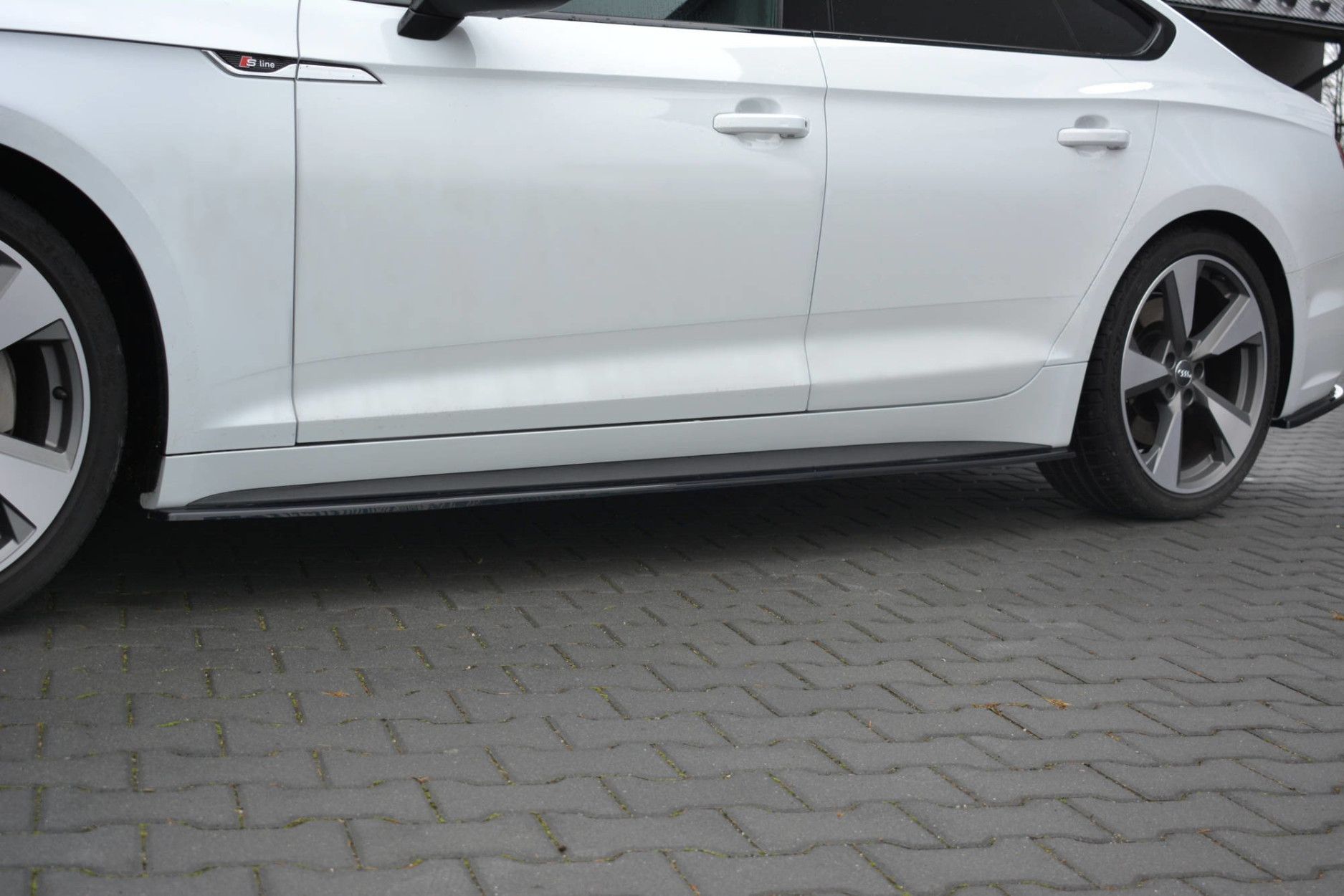 Maxtondesign Seitenschweller für Audi A5|S5 F5 S-Line schwarz hochglanz (2) 
