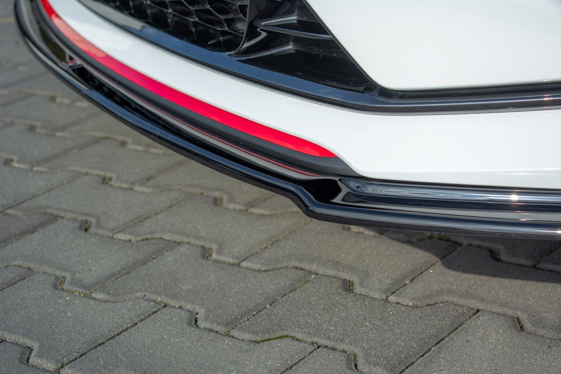 Maxtondesign Frontlippe V.1 für KIA ProCee'd MK3 GT schwarz hochglanz (3) 
