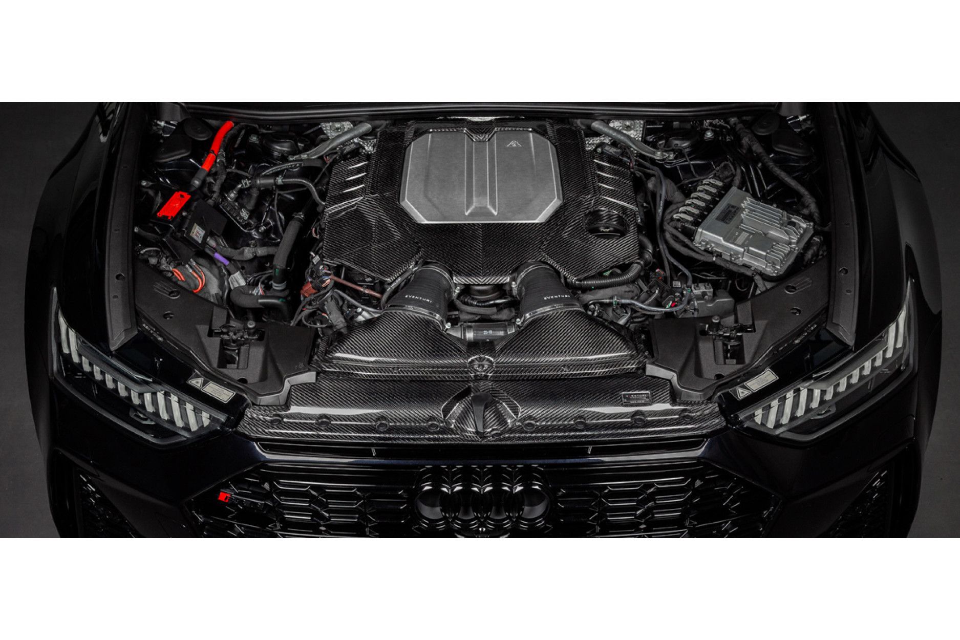 Eventuri Carbon engine cover for Audi C8 RS6/RS7 (2) 