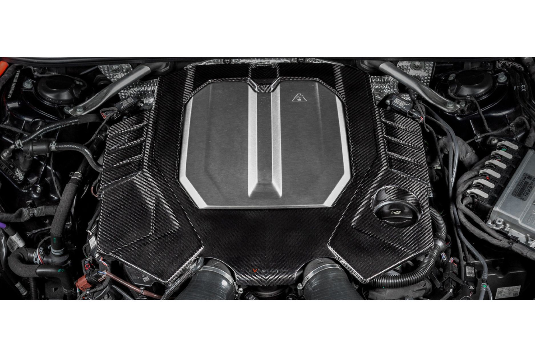 Eventuri Carbon engine cover for Audi C8 RS6/RS7 (3) 