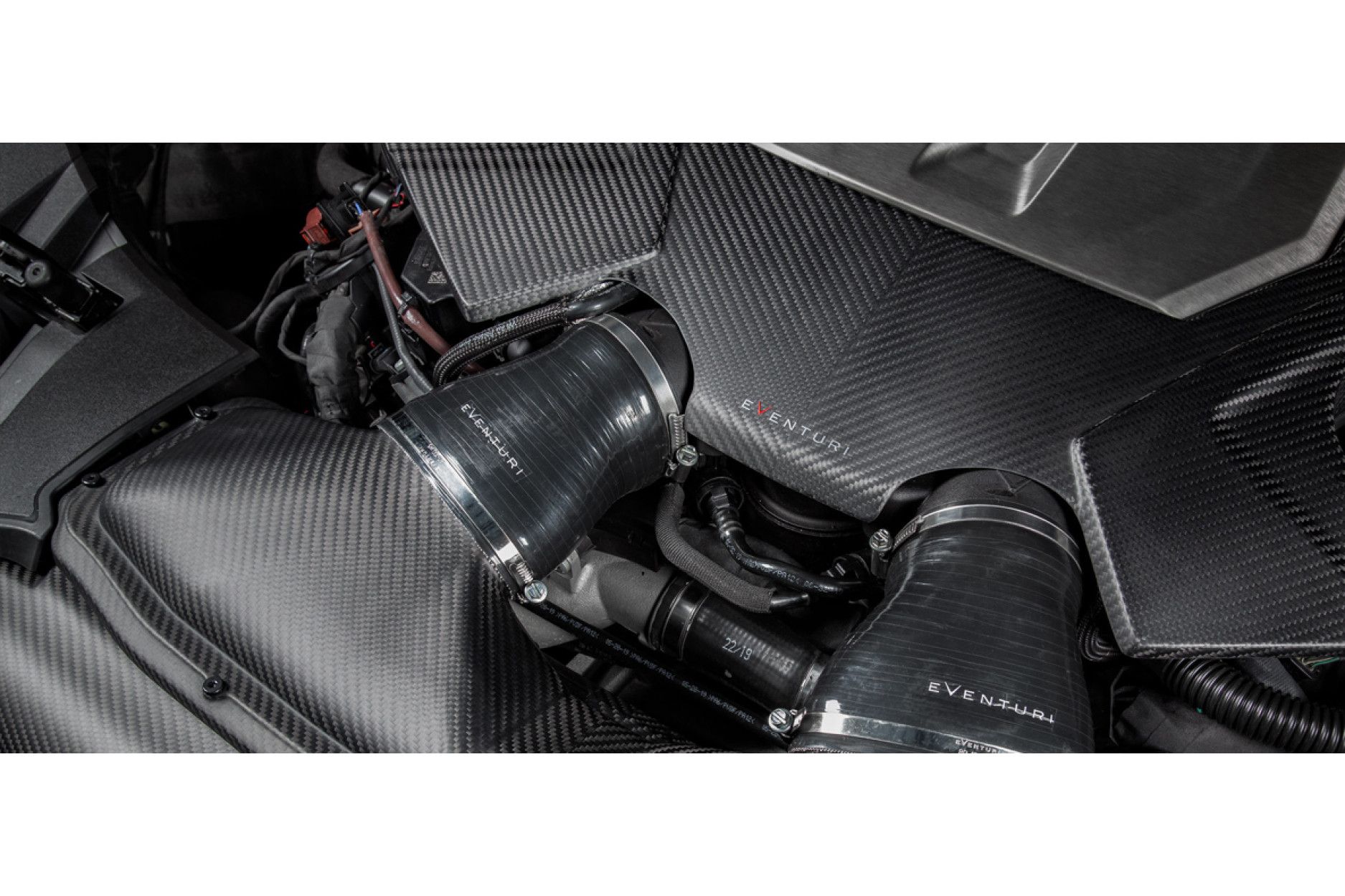 Eventuri Carbon engine cover for Audi C8 RS6/RS7 (4) 