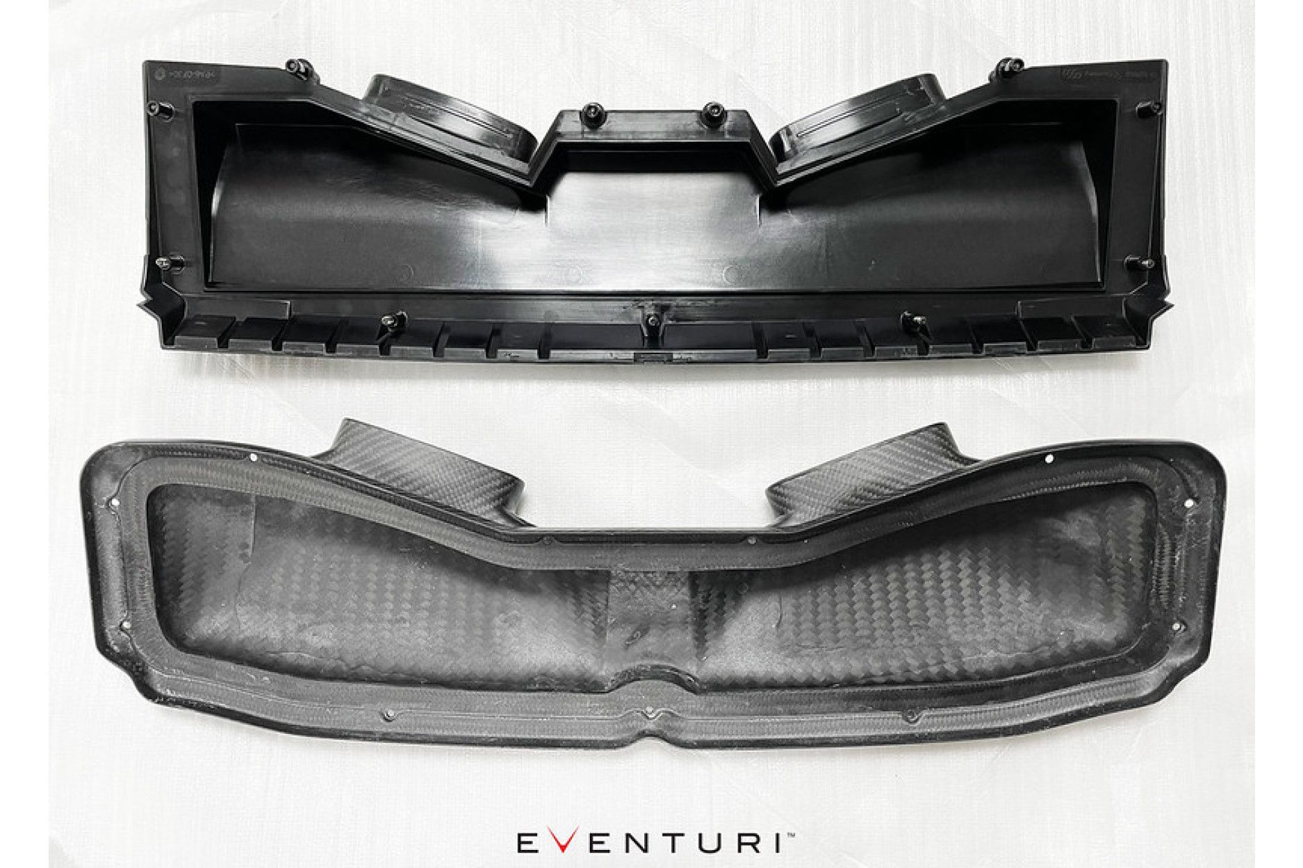 Eventuri Carbon Ansaugsystem für Audi C8 RS6/RS7 (14) 