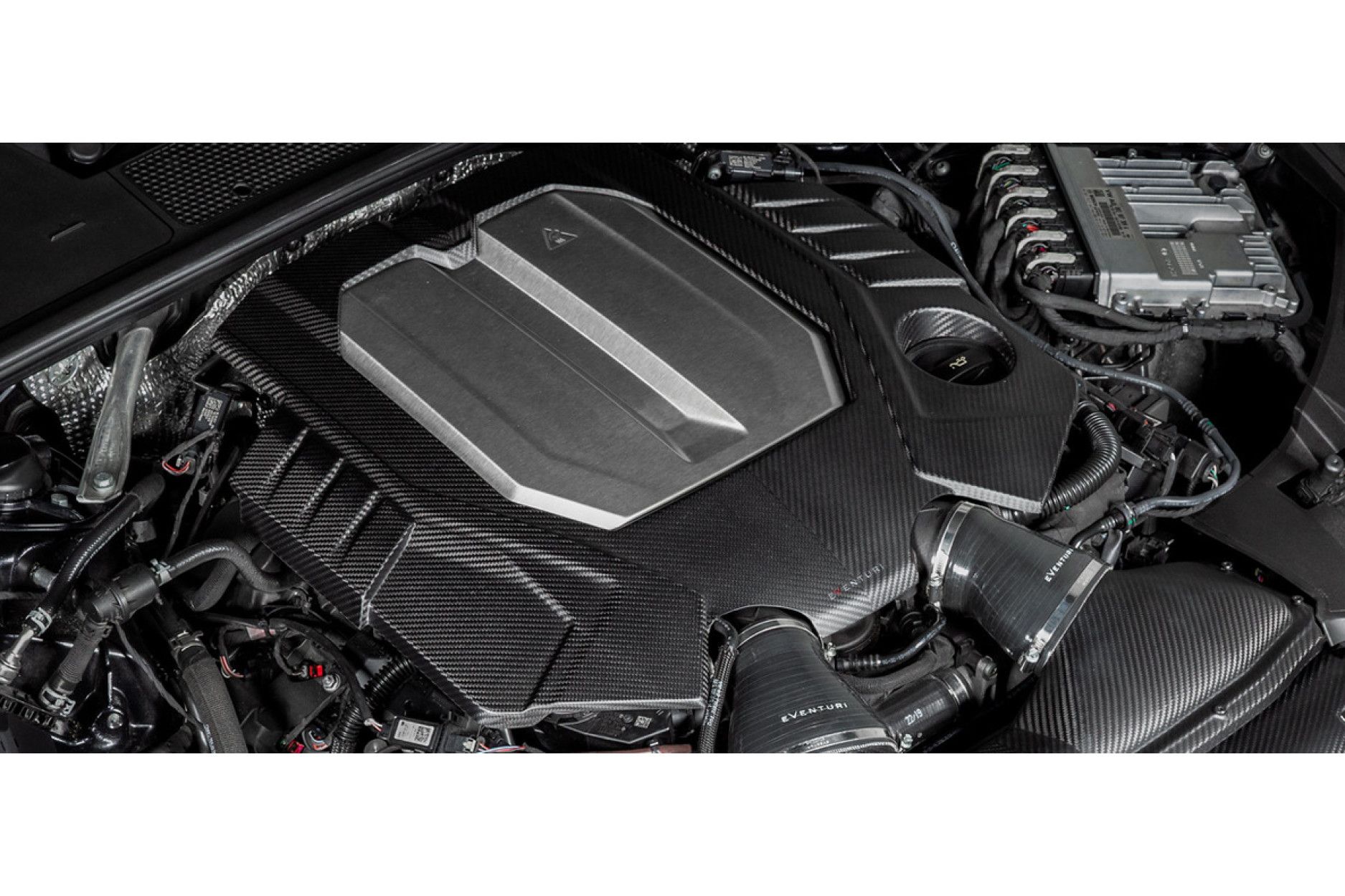 Eventuri Carbon engine cover for Audi C8 RS6/RS7 (6) 