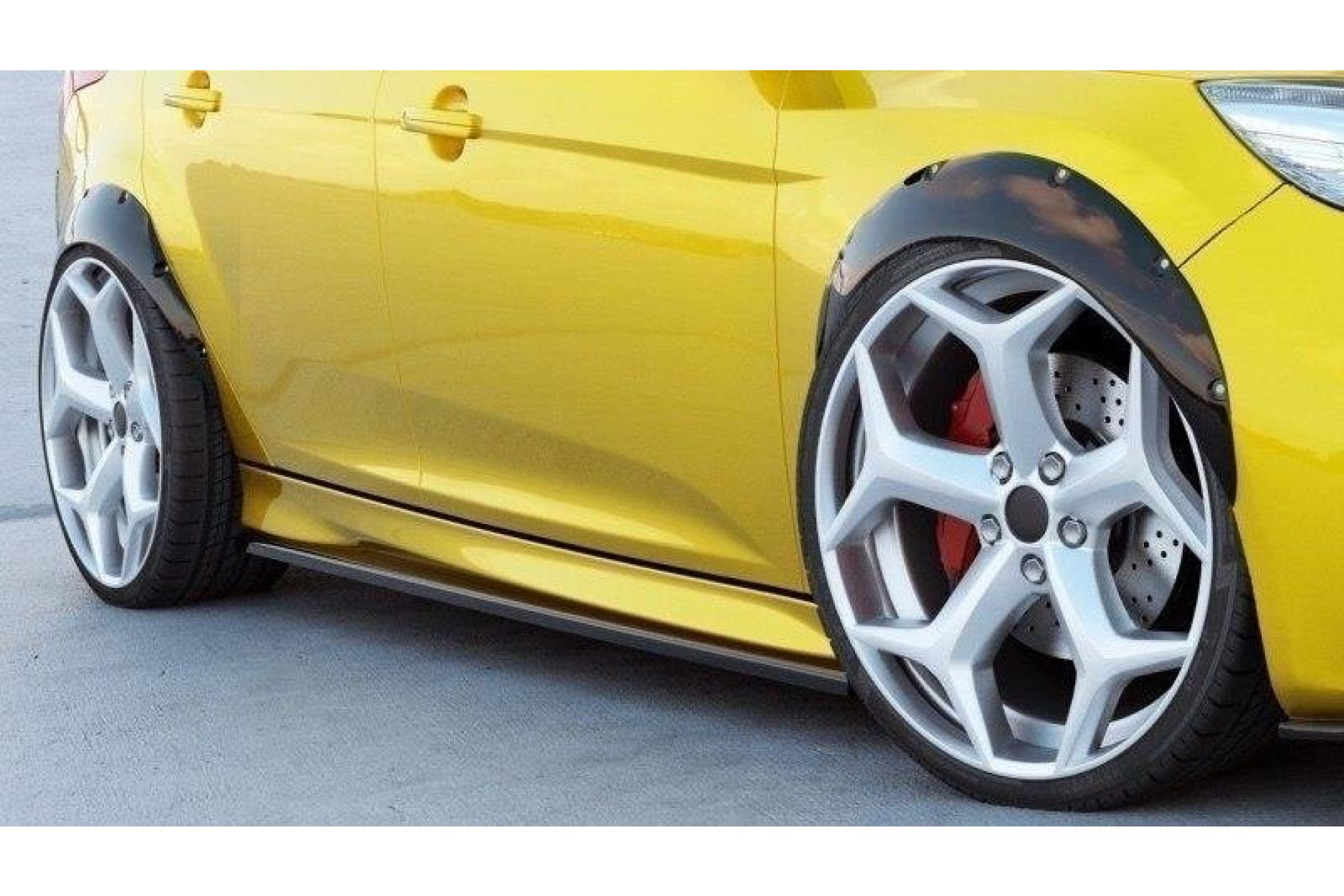 Maxtondesign Kotflügel für Ford Focus MK3 ST schwarz hochglanz (3) 