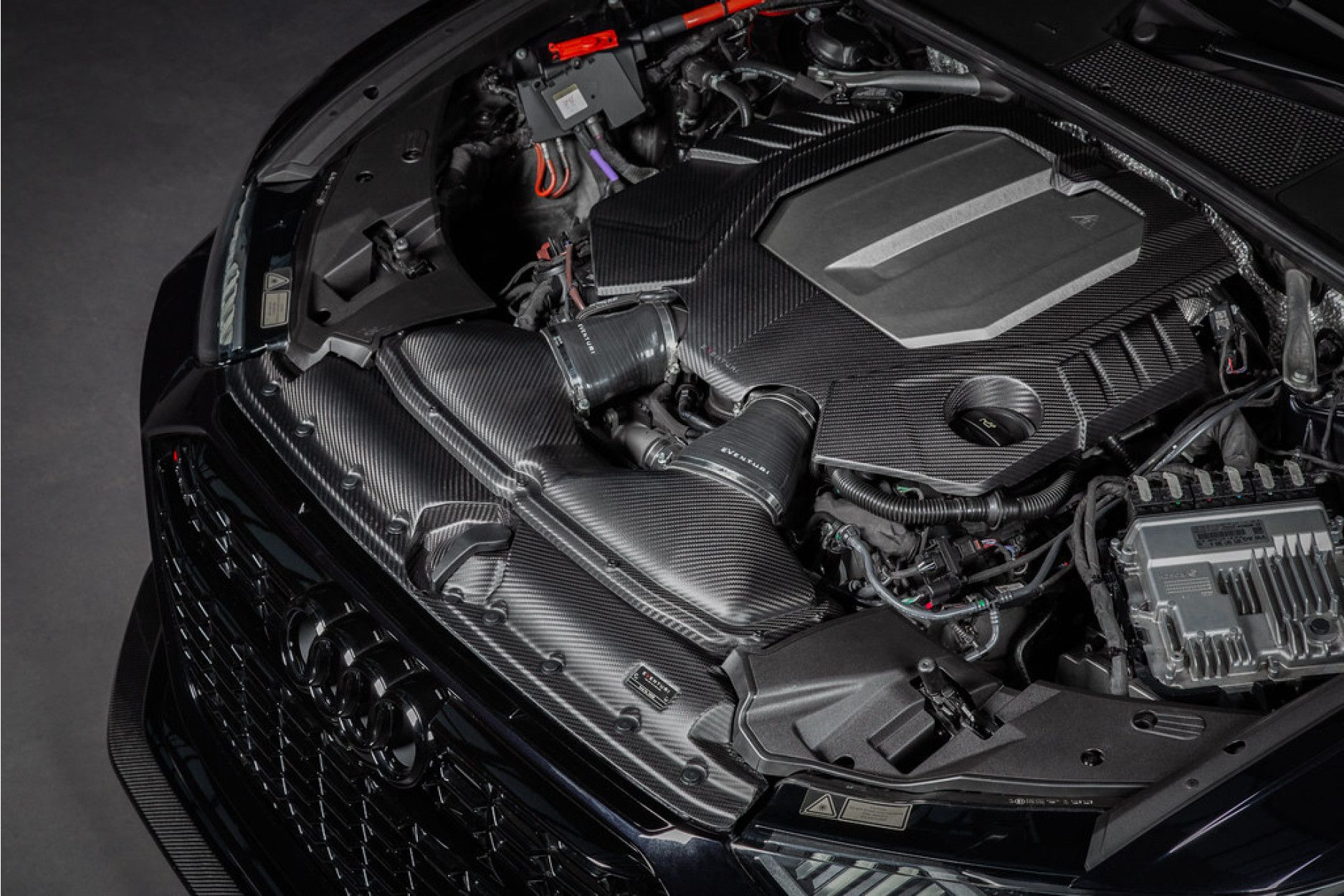 Eventuri Carbon engine cover for Audi C8 RS6/RS7 (8) 