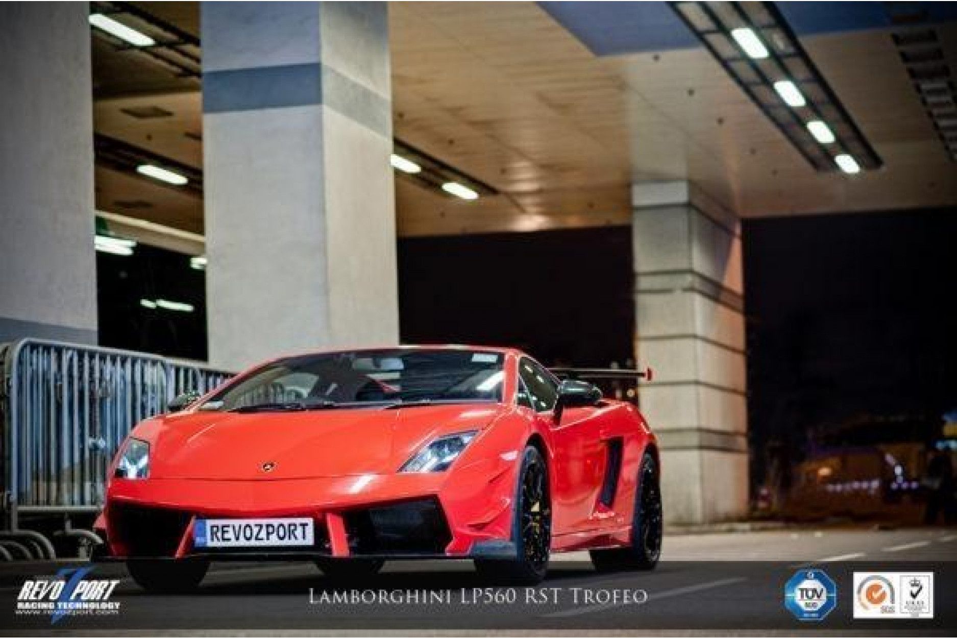 RevoZport Carbon hood for Lamborghini Huracan "RST" Super-Trofeo-Style (3) 
