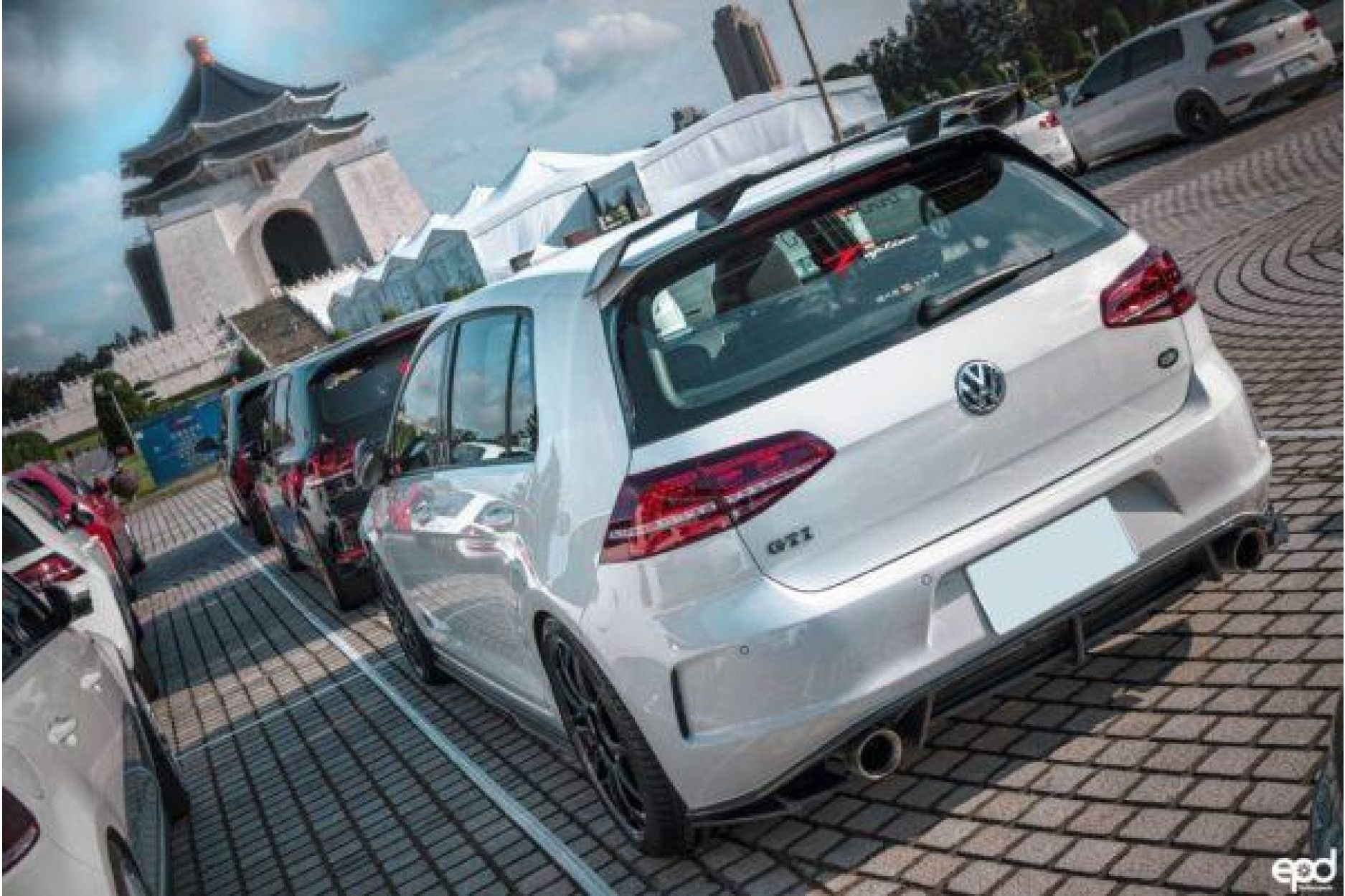 RevoZport Carbon/FRP rear bumper for Volkswagen Golf MK7|Golf 7 R pre-facelift "Razor 7R" with carbon diffuser (6) 