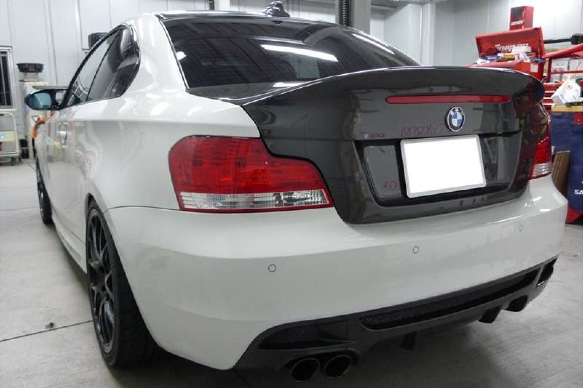 Boca carbon trunk lid (one / two sides) for the BMW 1 Series E82