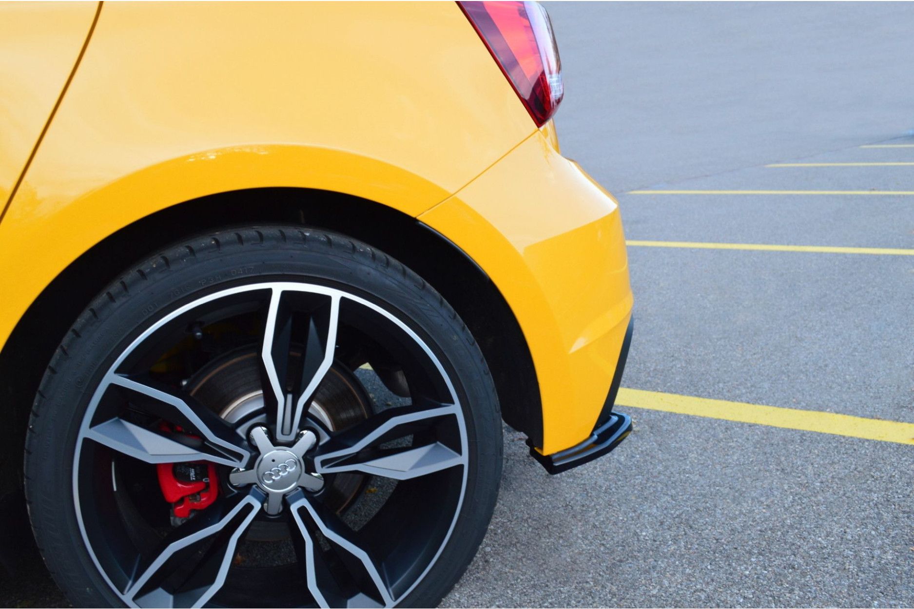 Maxton Design ABS Diffusor Seiten Eerwiterungen Flaps für Audi A1 8X S1 schwarz hochglanz (2) 