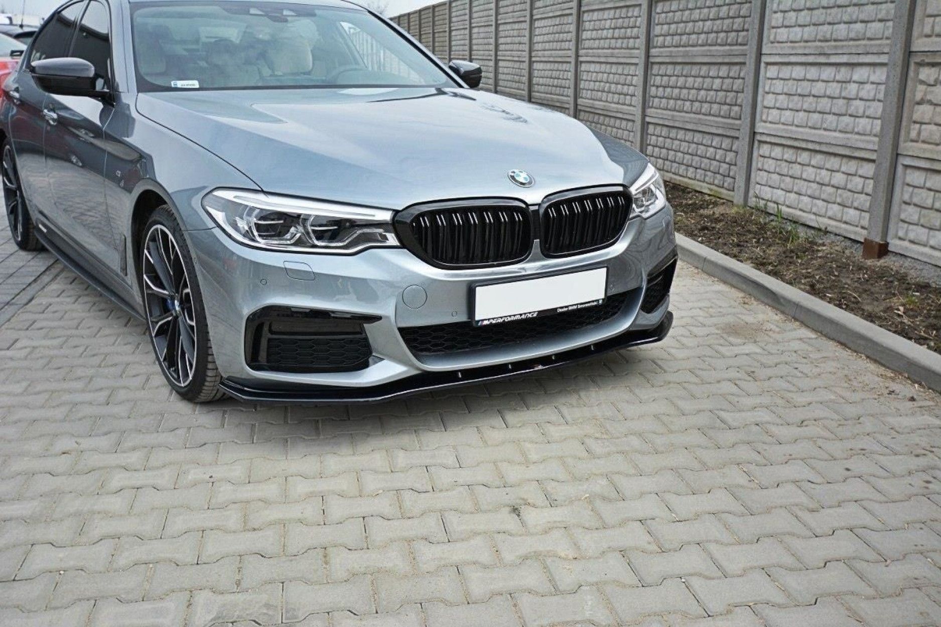 Maxton Design ABS Frontlippe V.1 für BMW 5er G30|G31 M-Paket schwarz hochglanz (3) 
