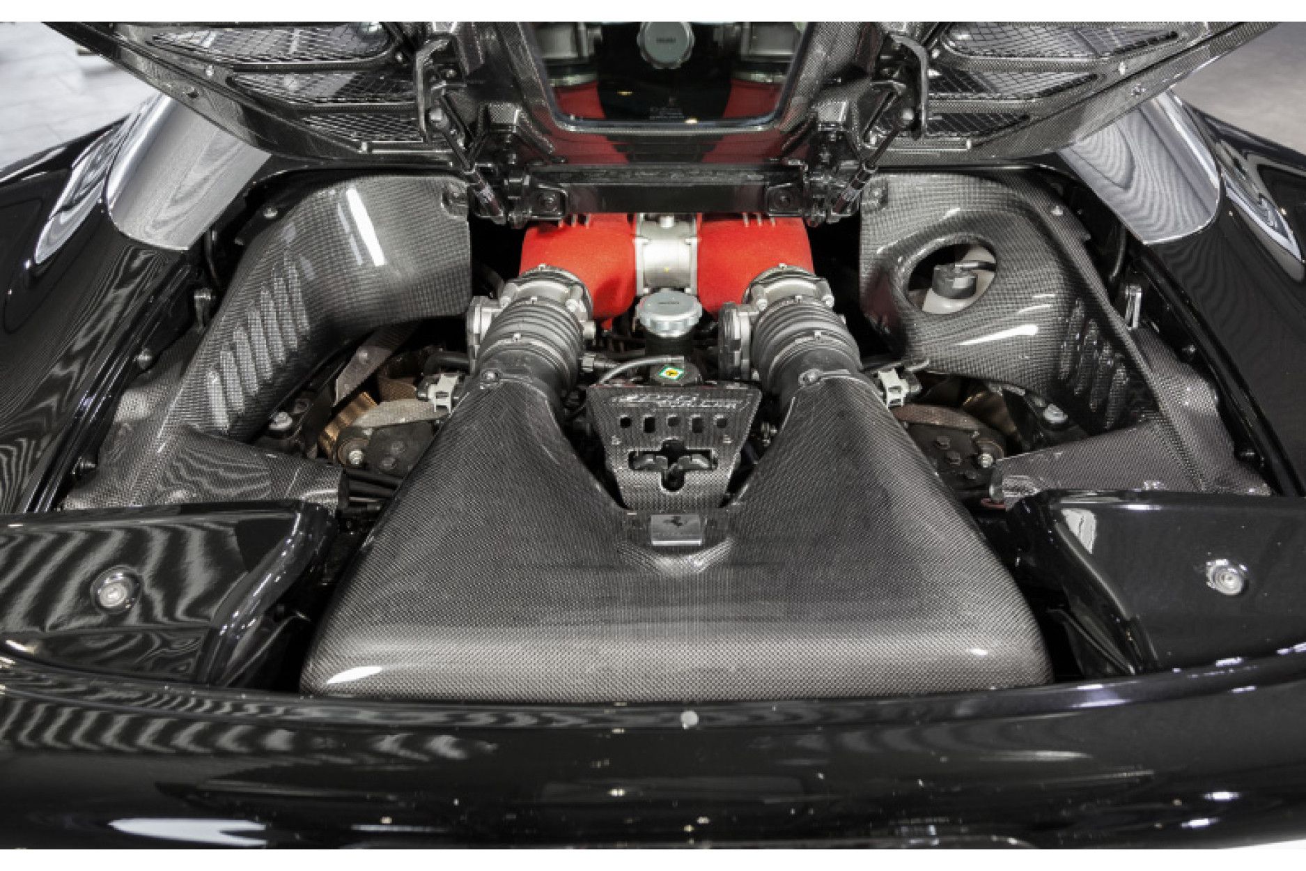 Capristo Carbon enginecovers for Ferrari 458 Spider (2) 