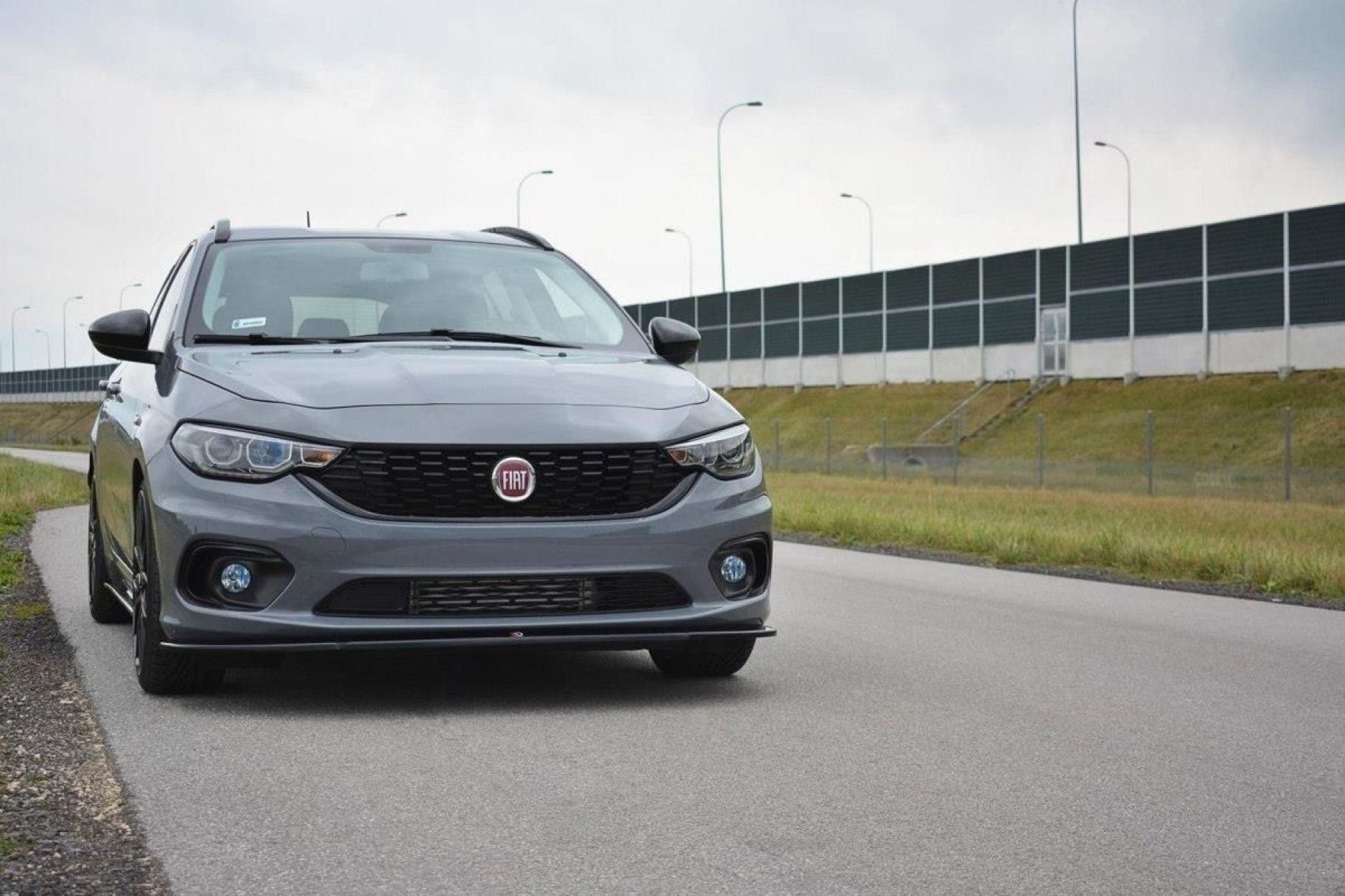 Maxton Design ABS Frontlippe für Fiat Tipo schwarz hochglanz (2) 