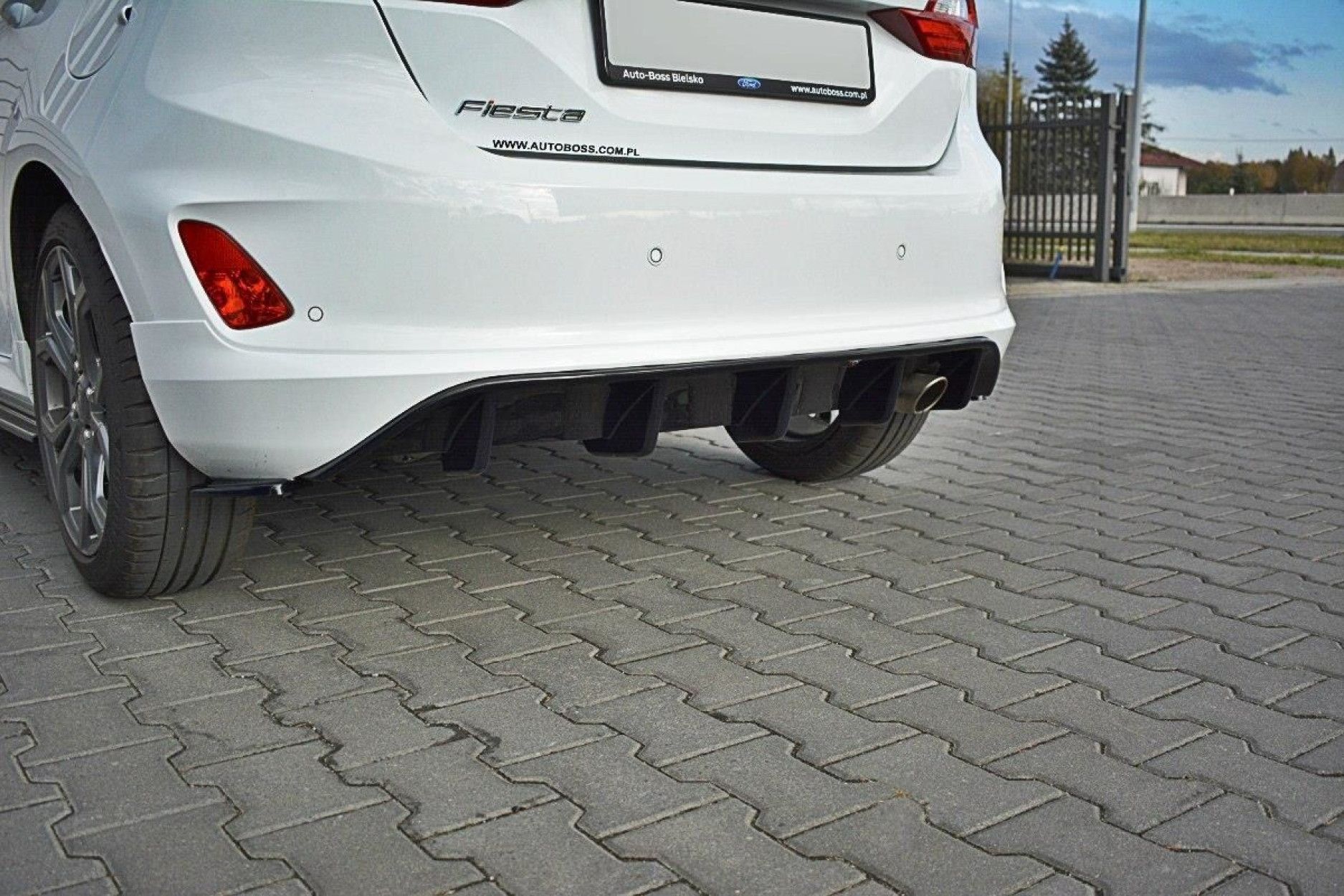 Maxton Design ABS Diffusor Seiten Eerwiterungen Flaps für Ford Fiesta Mk8 ST schwarz hochglanz (2) 