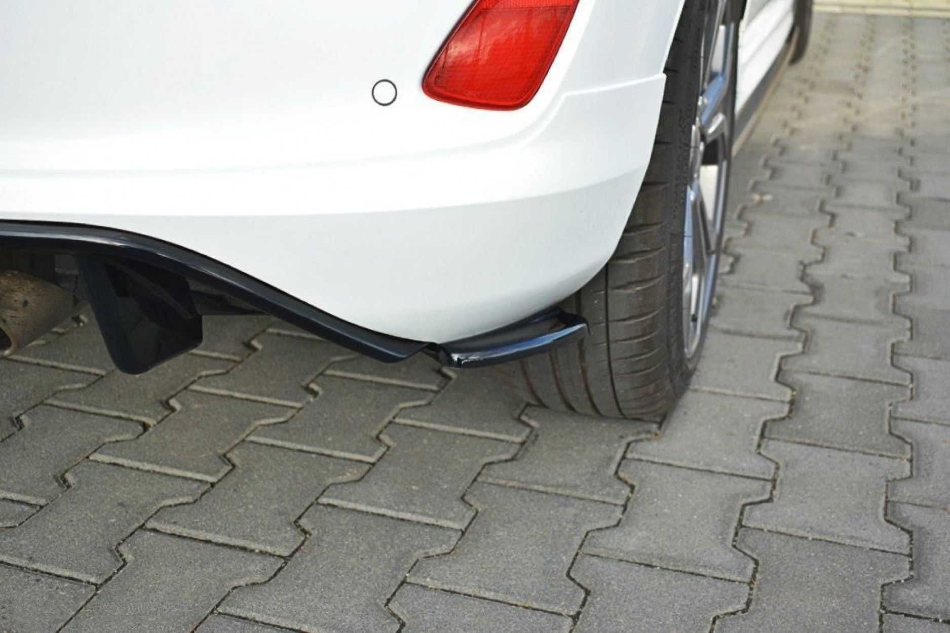 Maxton Design ABS Diffusor Seiten Eerwiterungen Flaps für Ford Fiesta Mk8 ST schwarz hochglanz (3) 