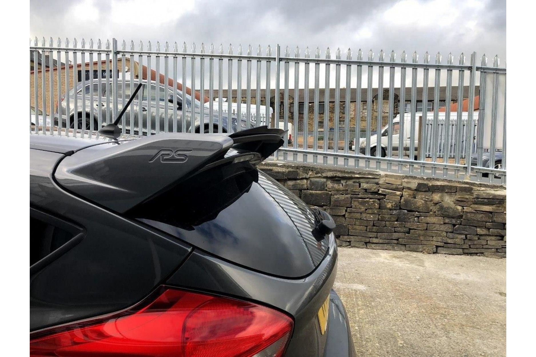 Maxton Design ABS Spoiler Aufsatz für Ford Focus MK3 ST|RS schwarz hochglanz (2) 
