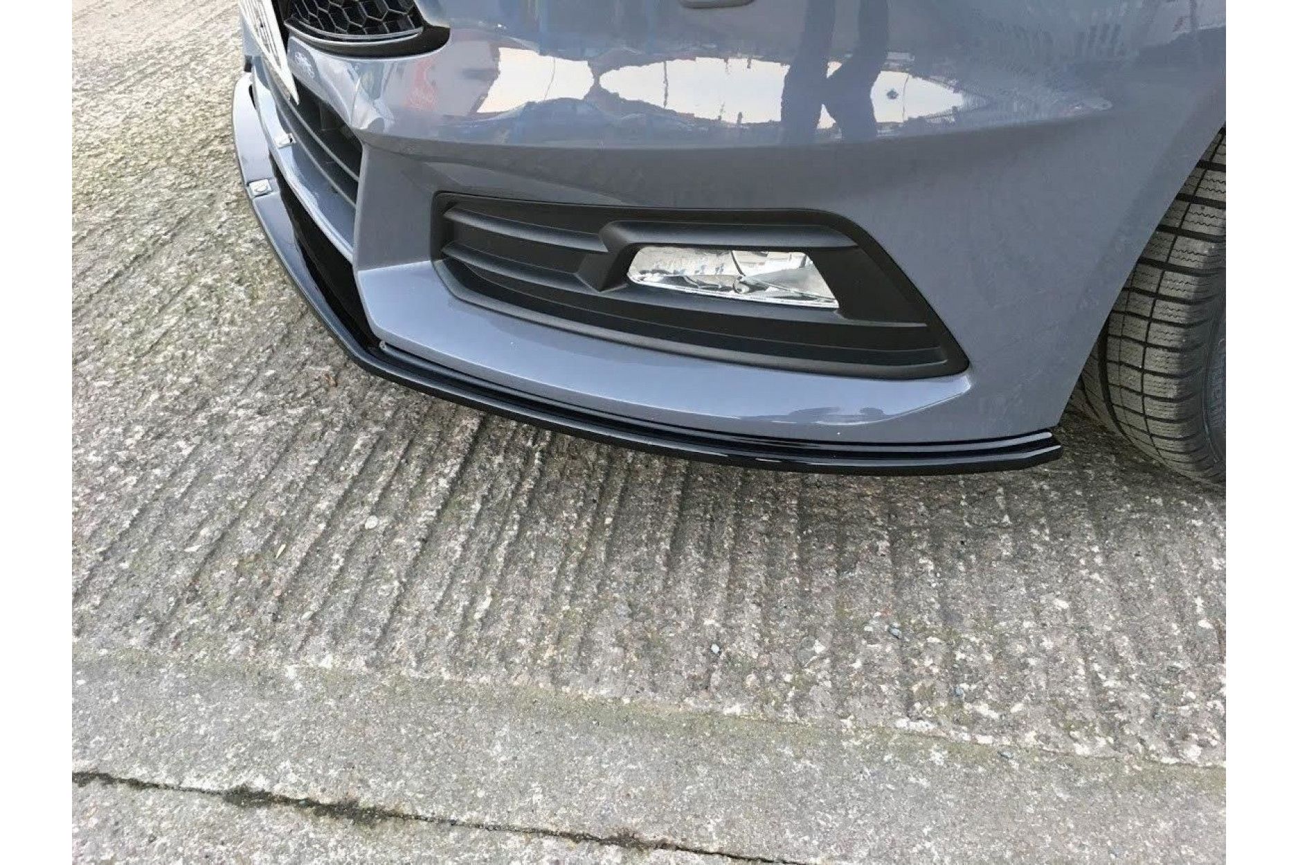 Maxton Design ABS Frontlippe V.2 für Ford Focus MK3 ST|RS Facelift schwarz hochglanz (4) 
