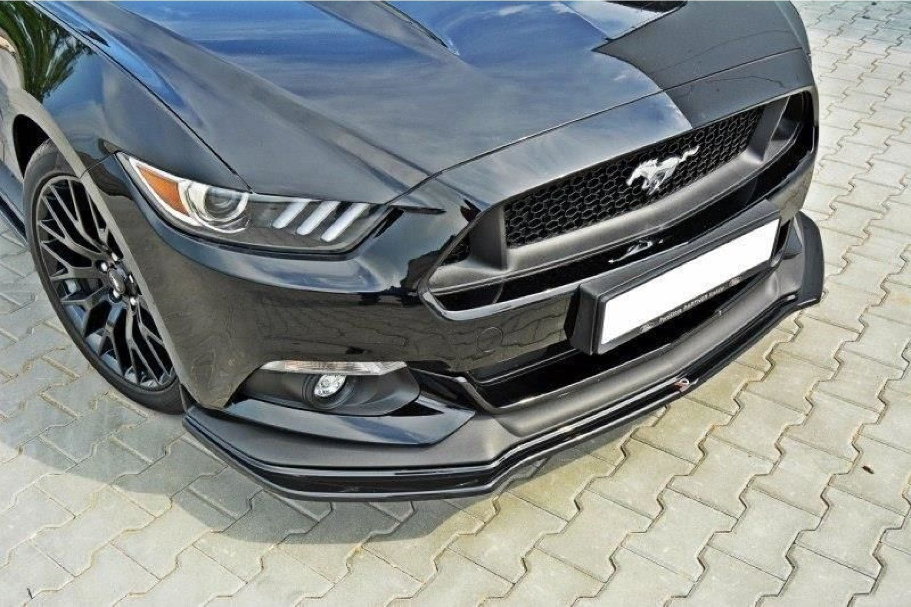 Maxton Design ABS Frontlippe V.1 für Ford Mustang MK6 schwarz hochglanz (4) 